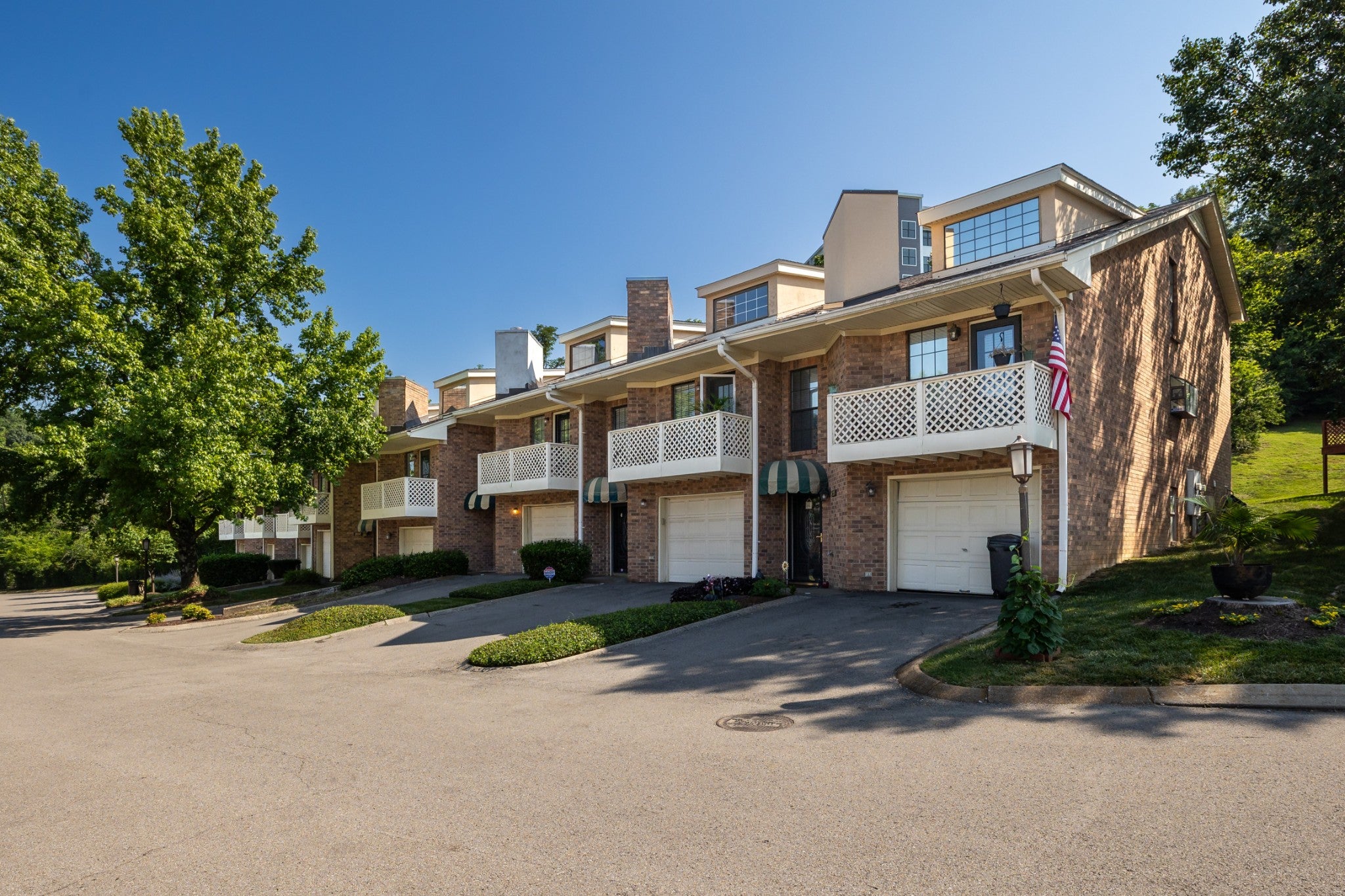 209 Glenstone Cir