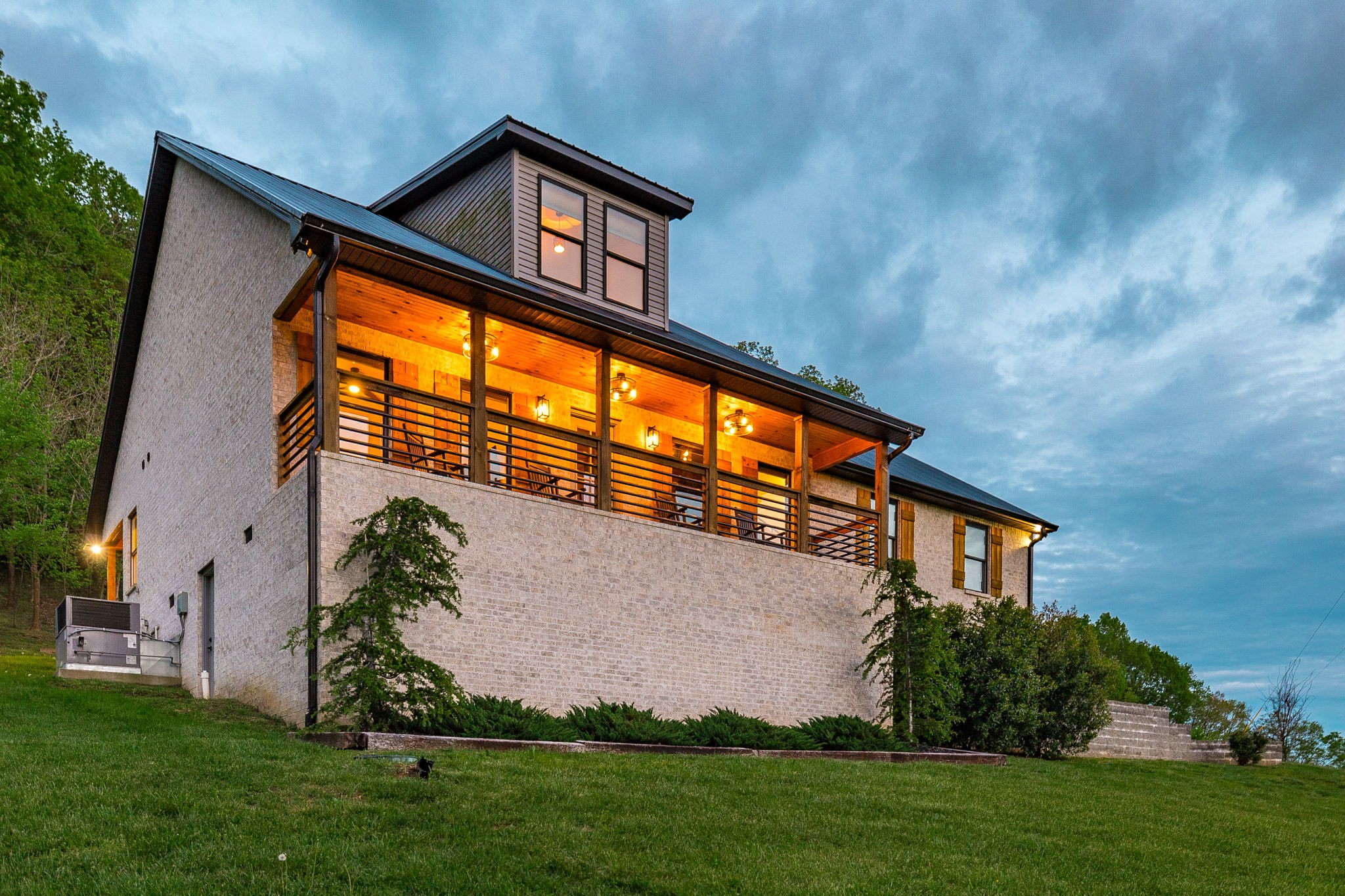 546 Brazier Ln