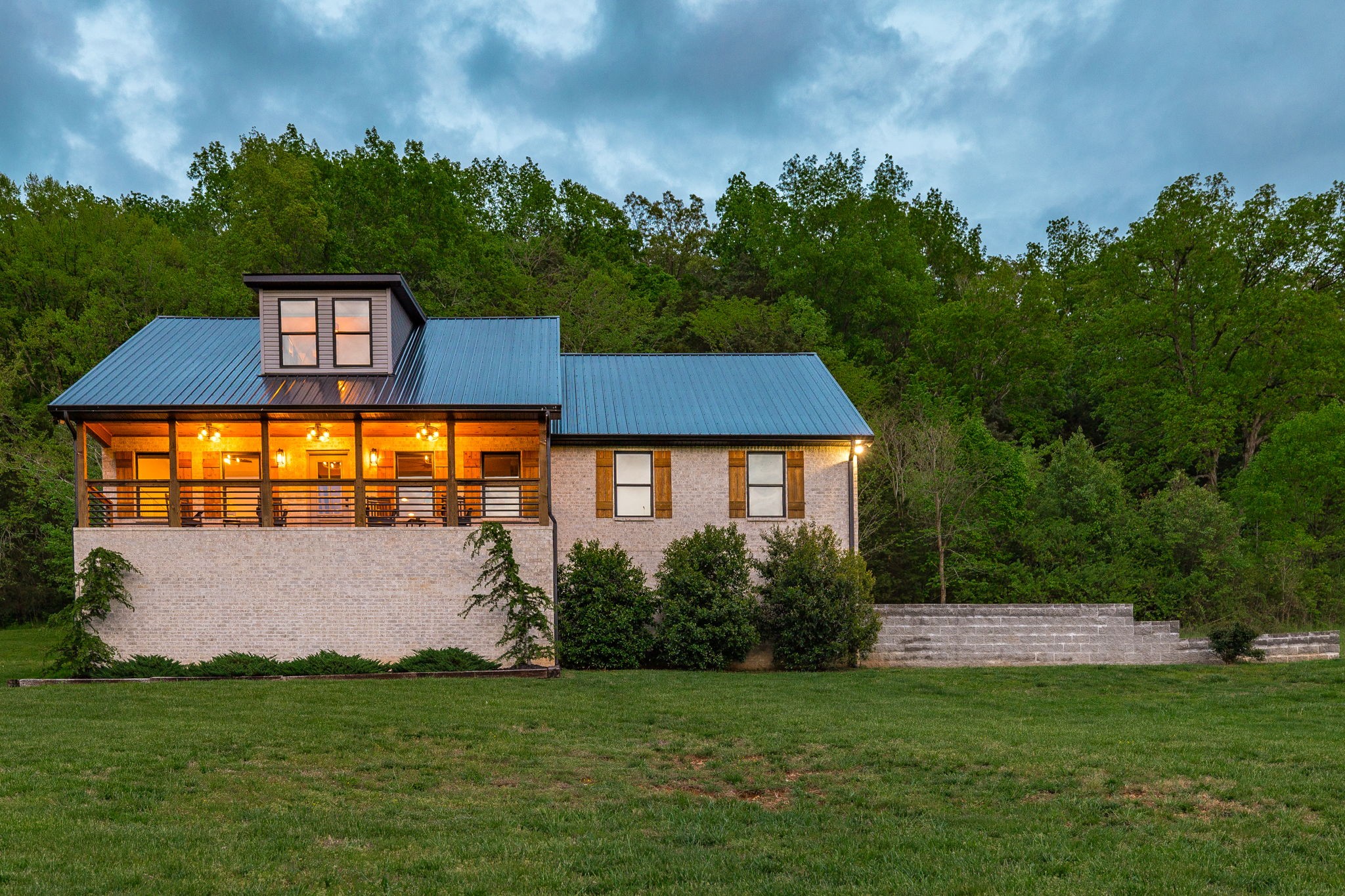 546 Brazier Ln