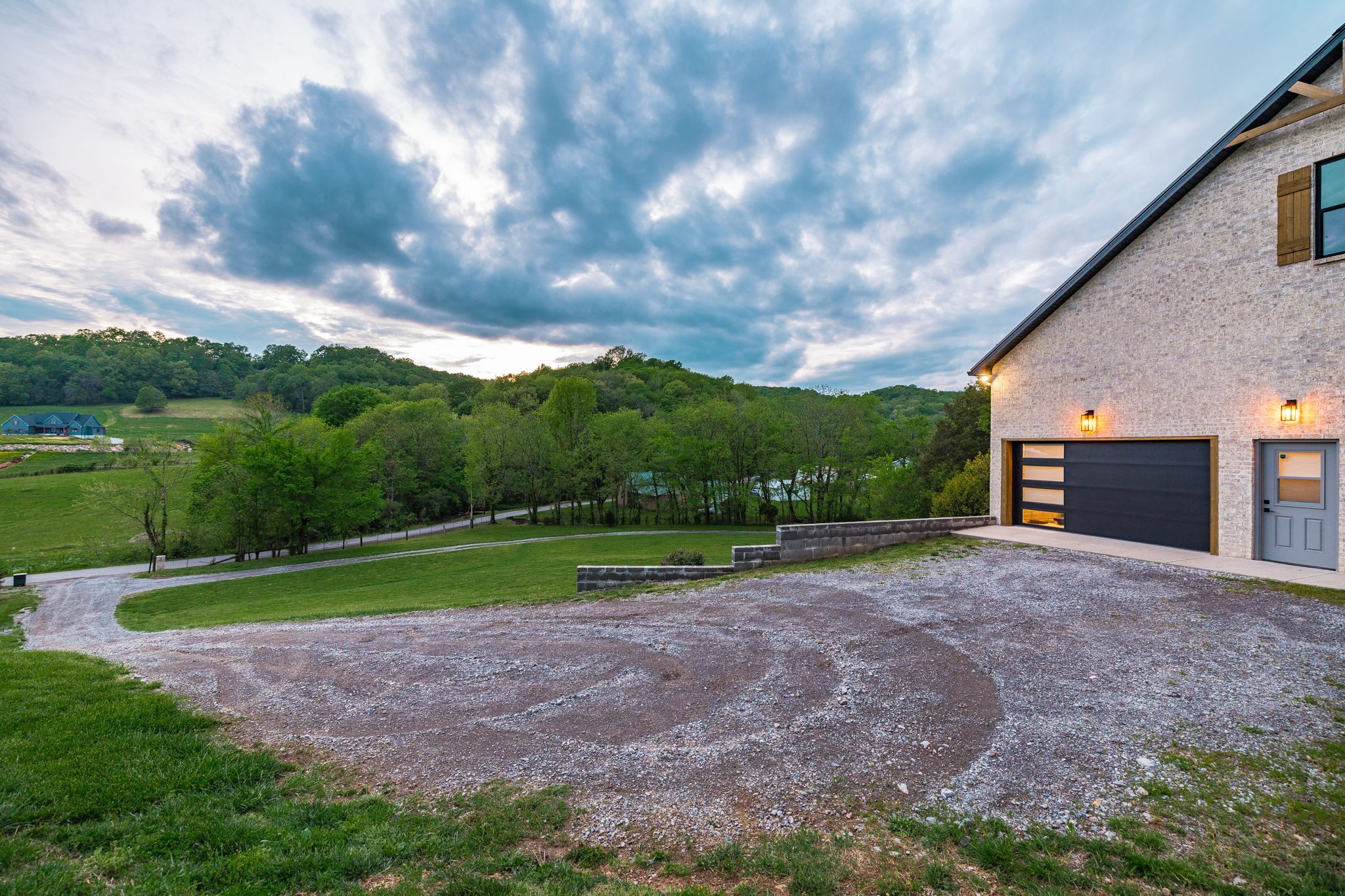 546 Brazier Ln