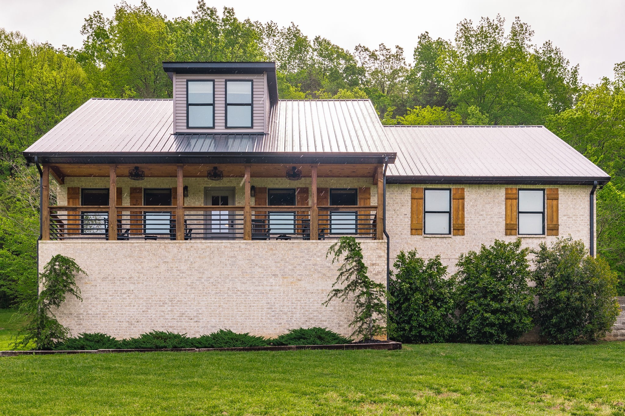 546 Brazier Ln