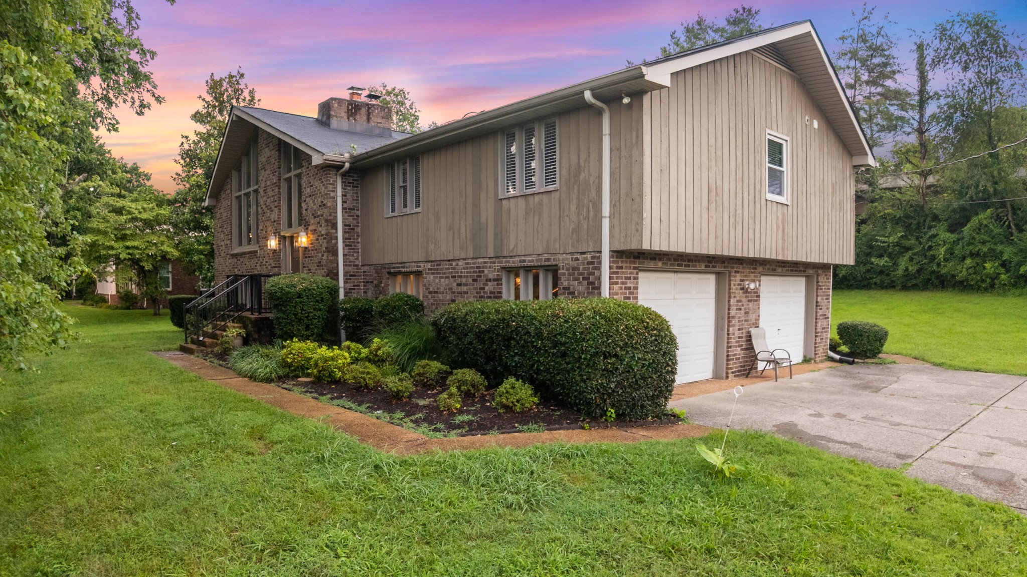 1302 Twin Springs Dr