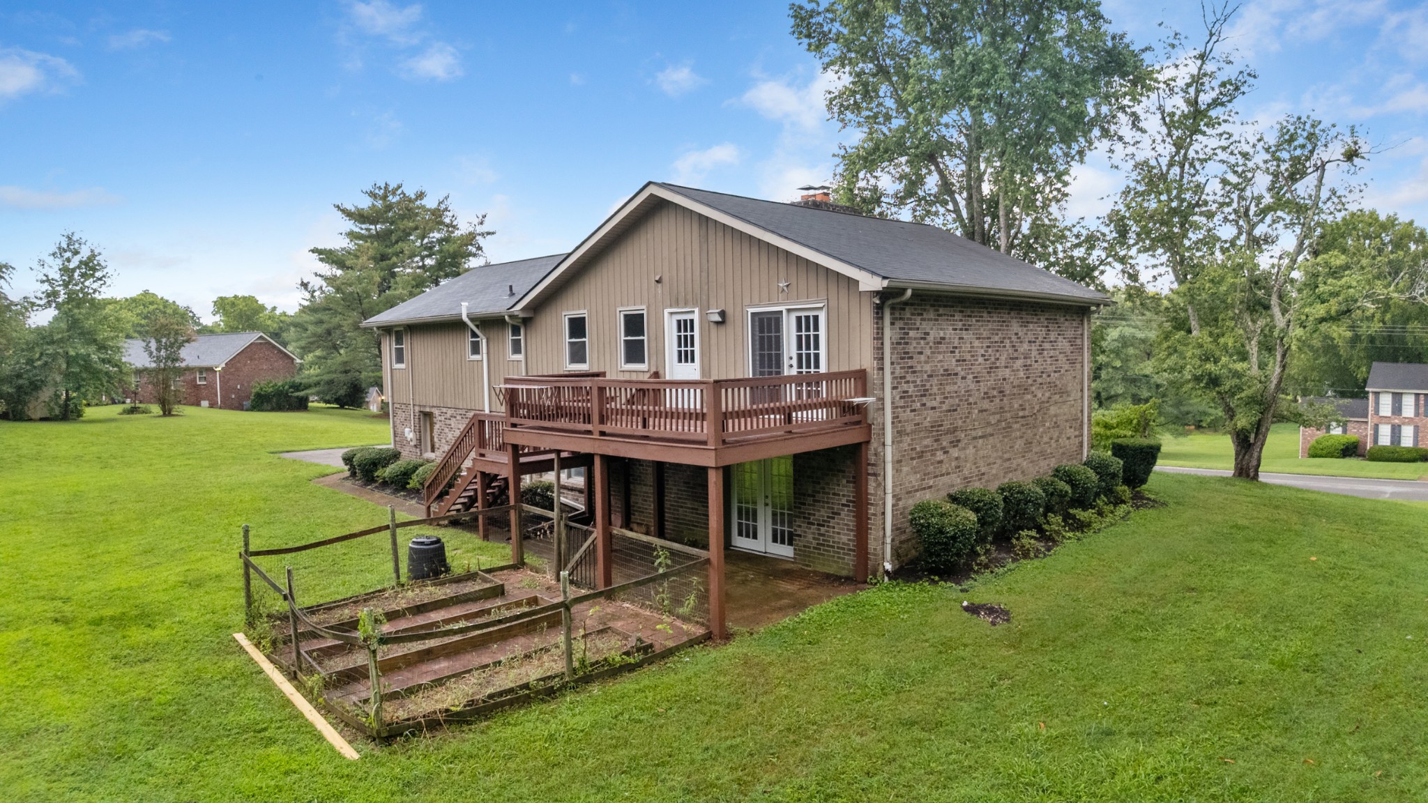 1302 Twin Springs Dr