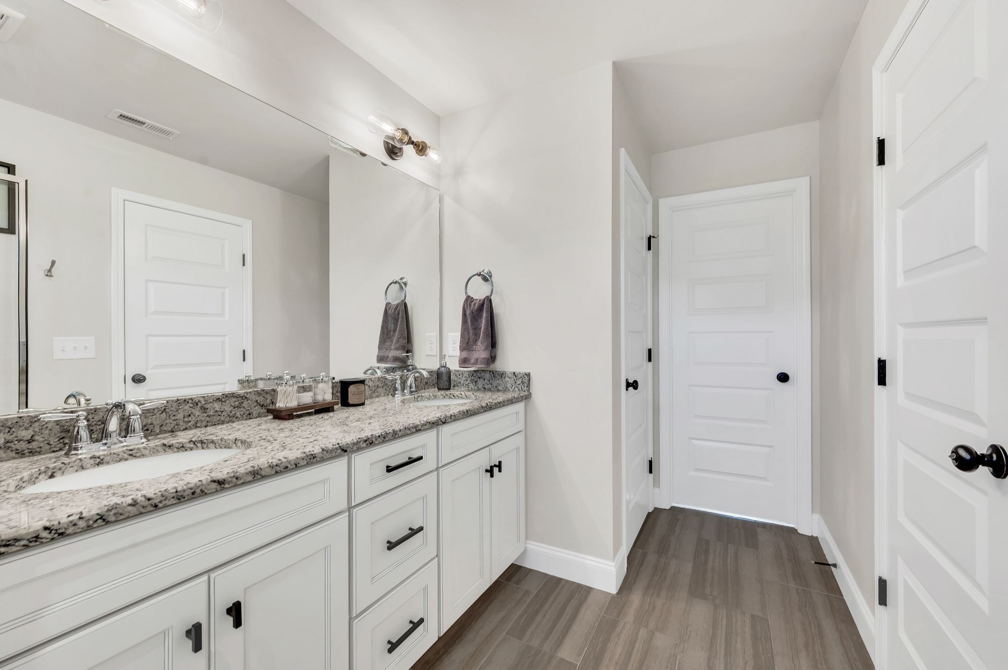 Nashville, Tennessee 37214, United States, 3 Bedrooms Bedrooms, ,3 BathroomsBathrooms,Residential,Active,219787