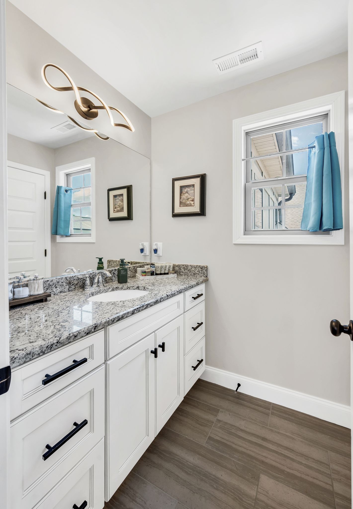 Nashville, Tennessee 37214, United States, 3 Bedrooms Bedrooms, ,3 BathroomsBathrooms,Residential,Active,219787