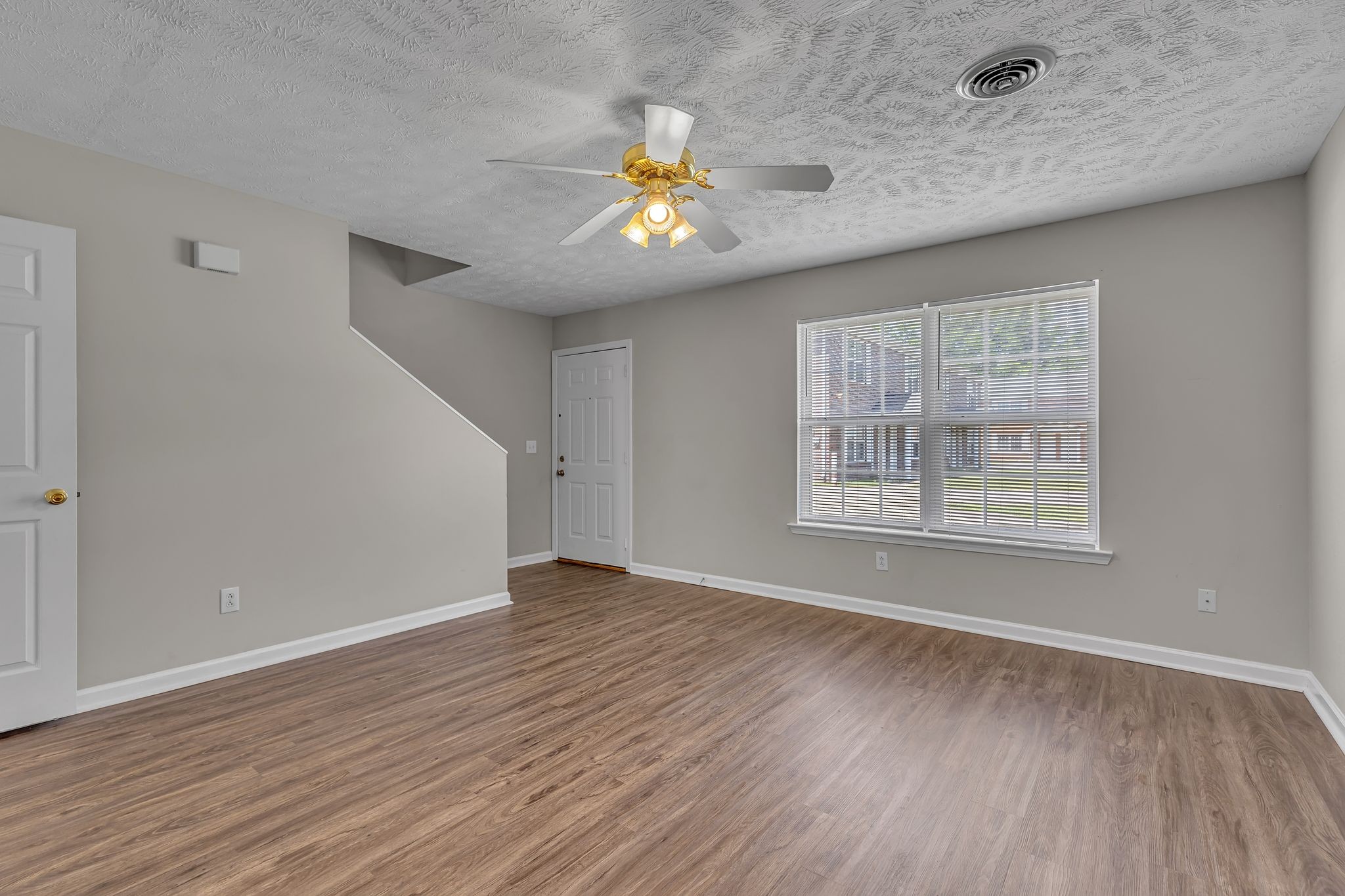 1514 Center Pointe Dr
