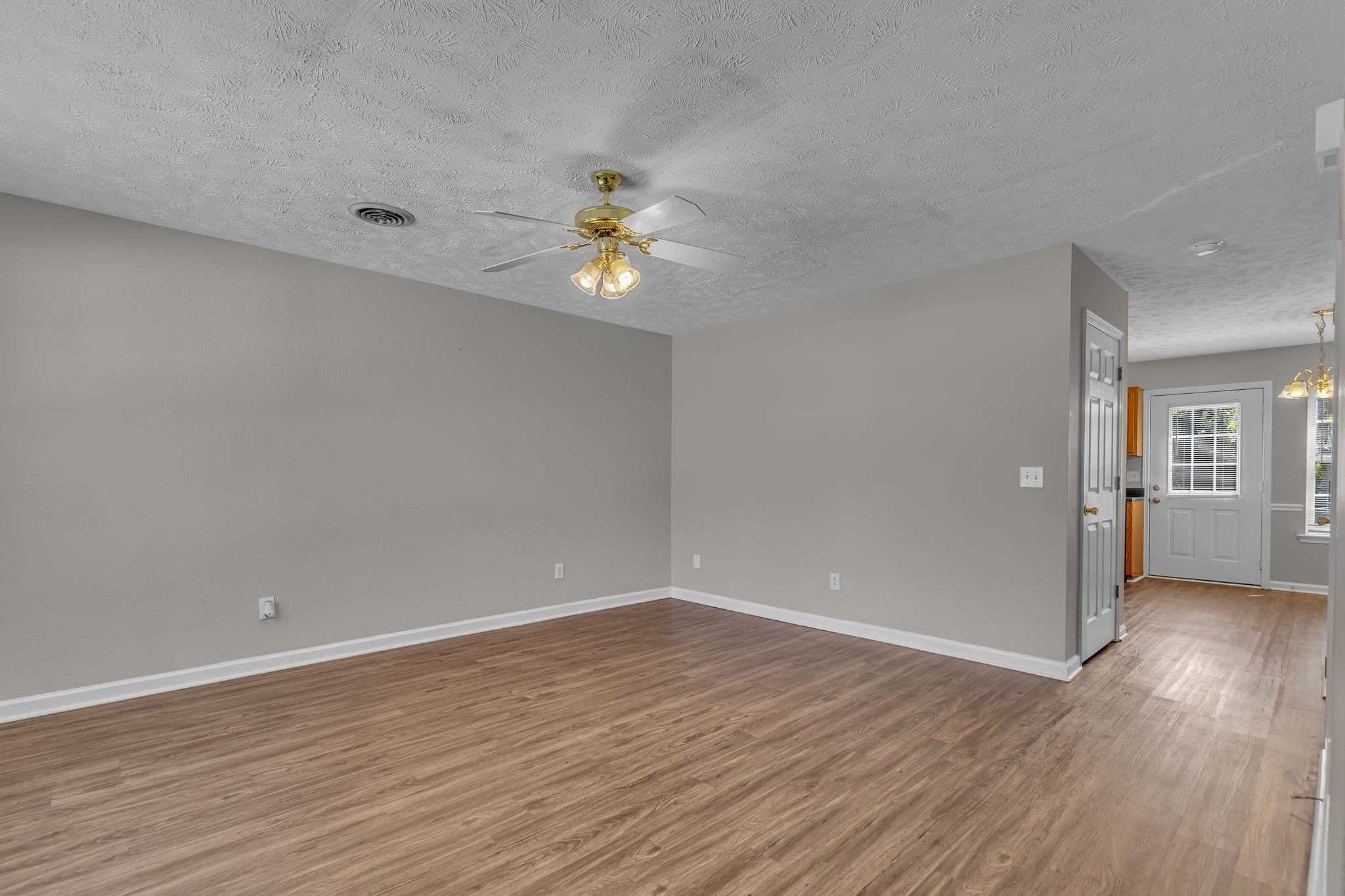 1514 Center Pointe Dr