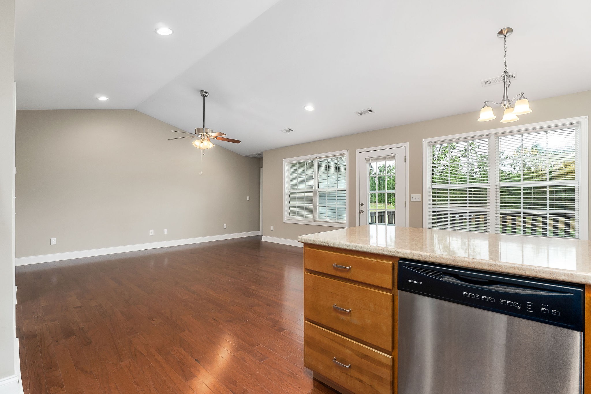 1643 Bobby Nichols Dr