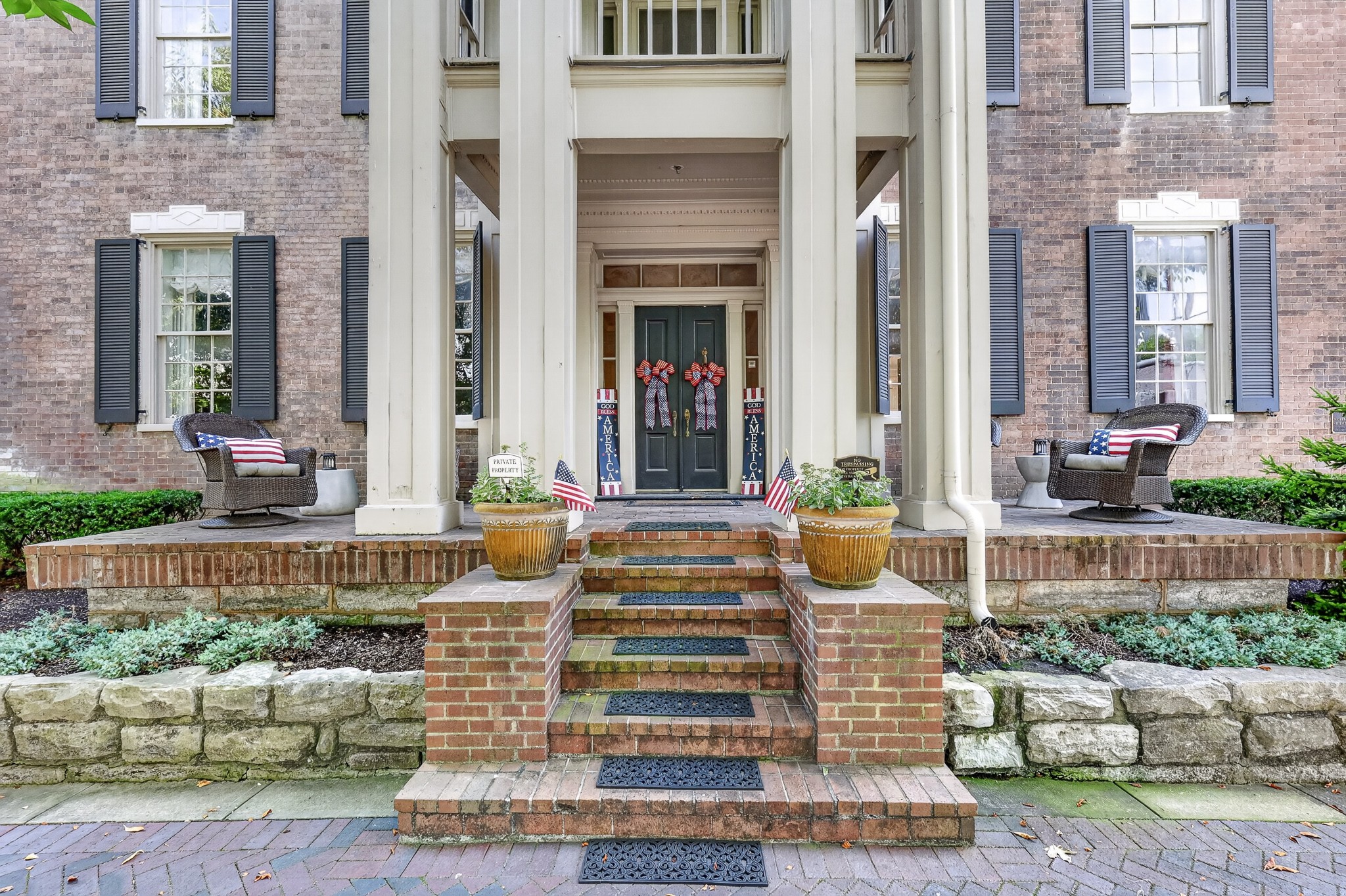 137 3rd Ave N