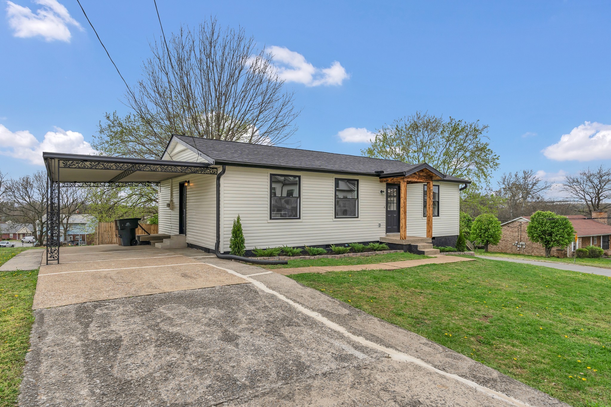2058 Oakwood Ave