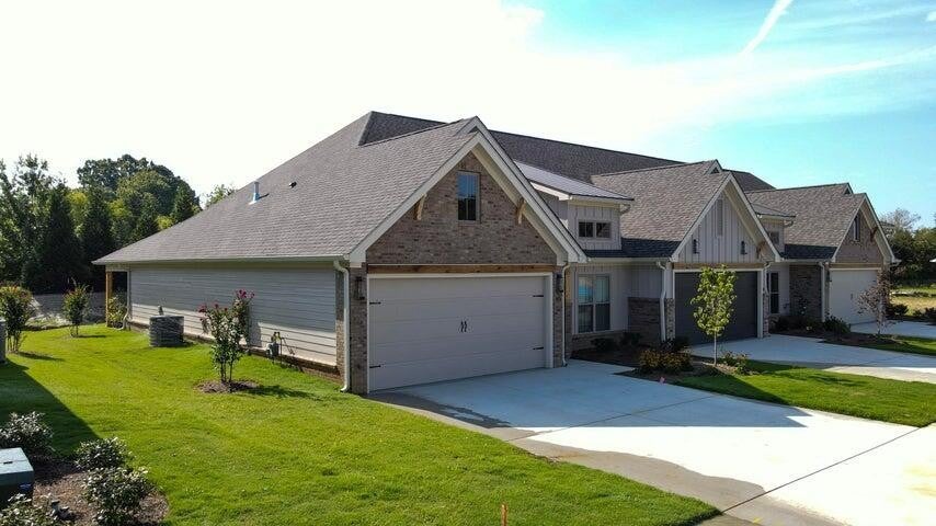 166 Arthur Lane NW