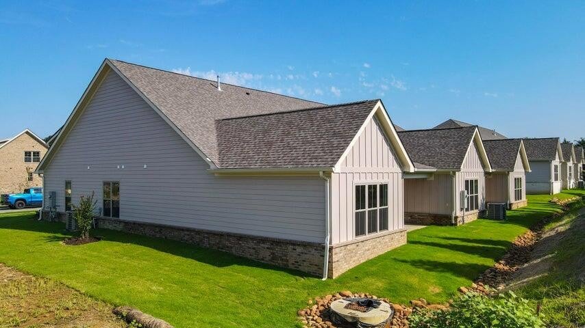 166 Arthur Lane NW