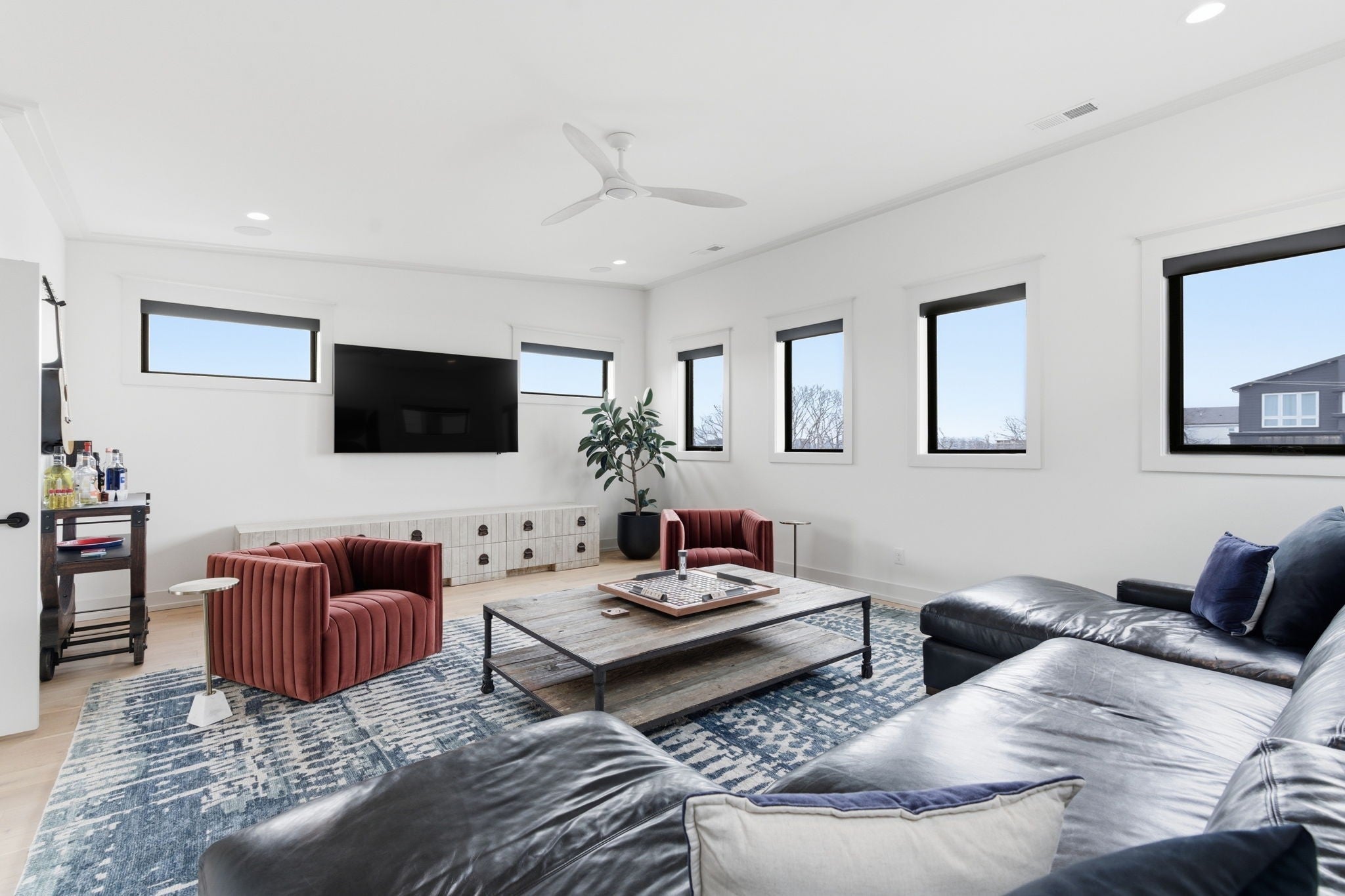 4-bed listing at 1013b Argyle Ave, Nashville