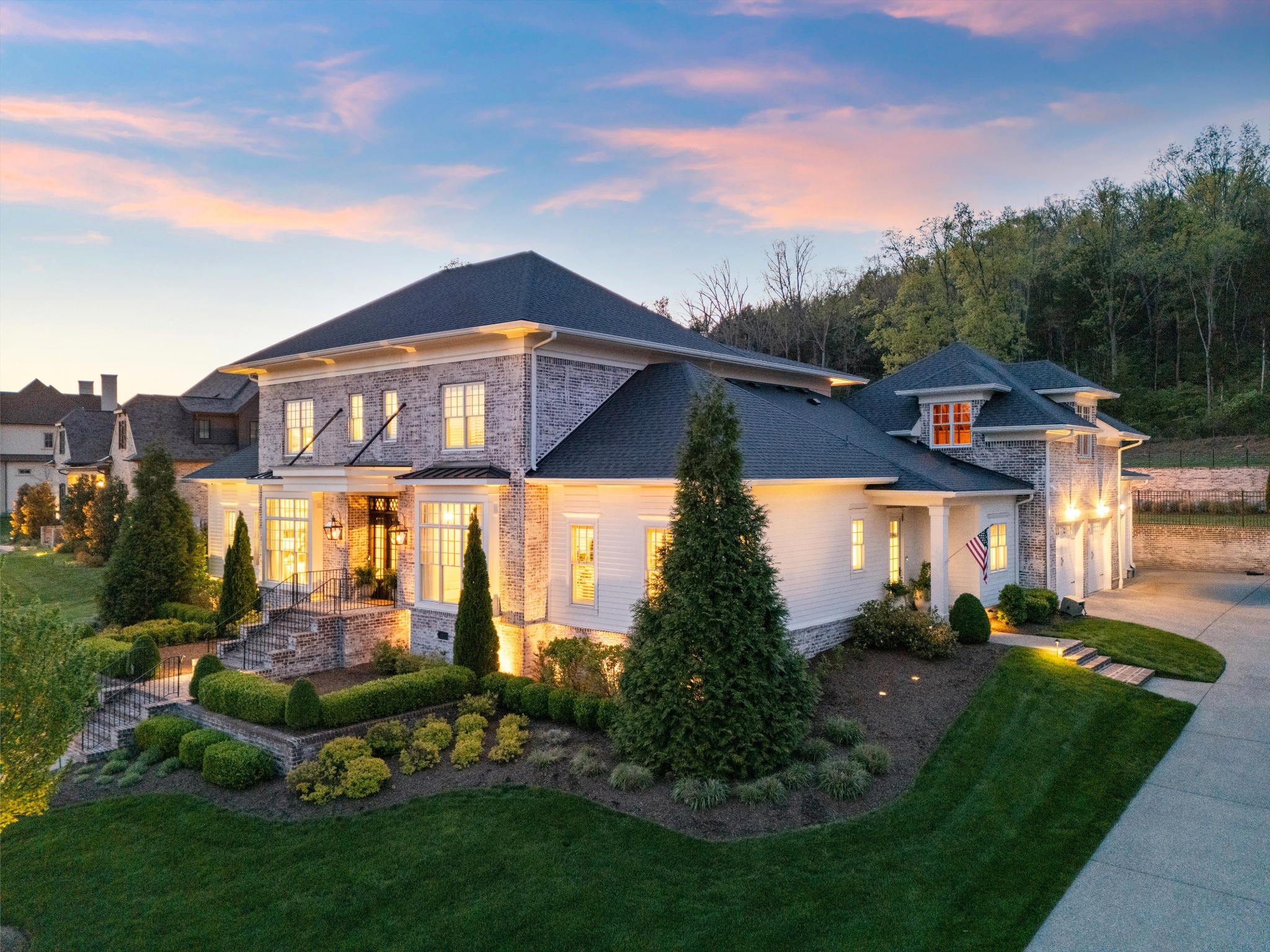 1420 Amesbury Ln