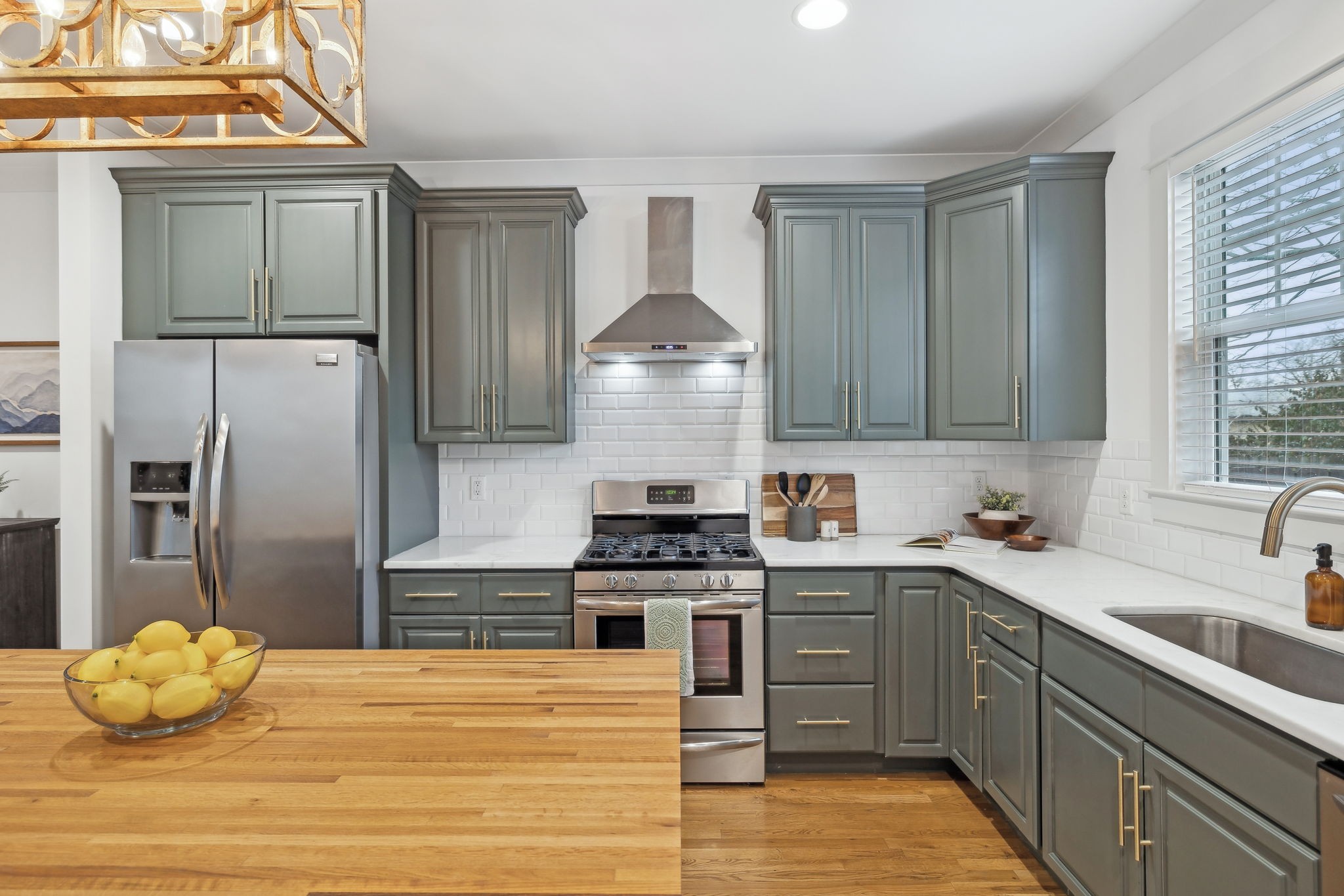 Nashville, Tennessee 37210, United States, 3 Bedrooms Bedrooms, ,3 BathroomsBathrooms,Residential,Pending,7907