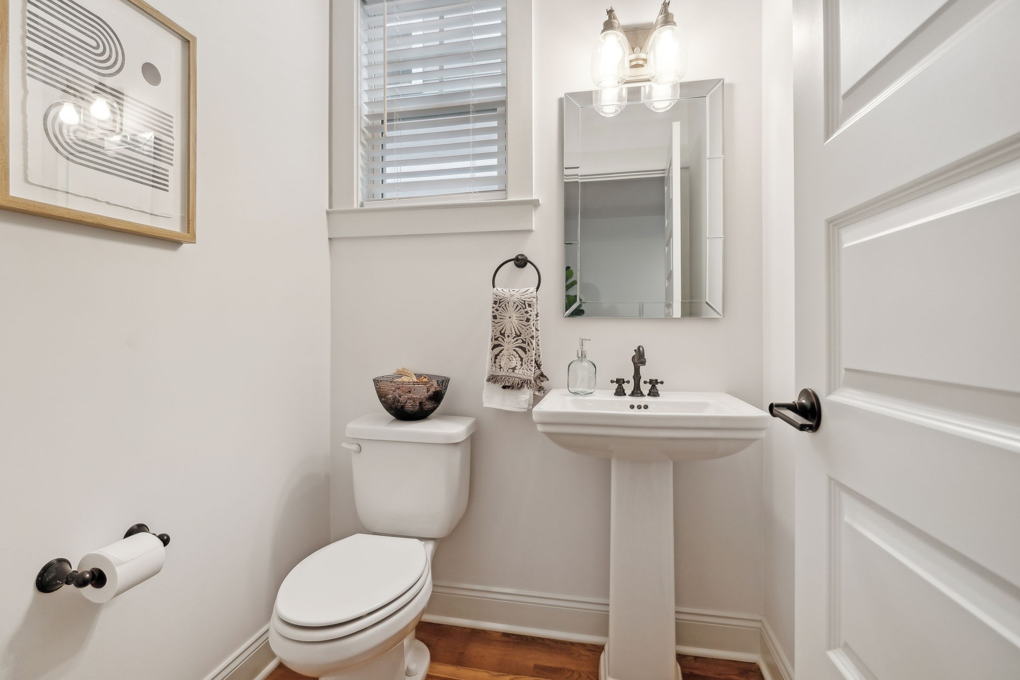 Nashville, Tennessee 37210, United States, 3 Bedrooms Bedrooms, ,3 BathroomsBathrooms,Residential,Pending,7907