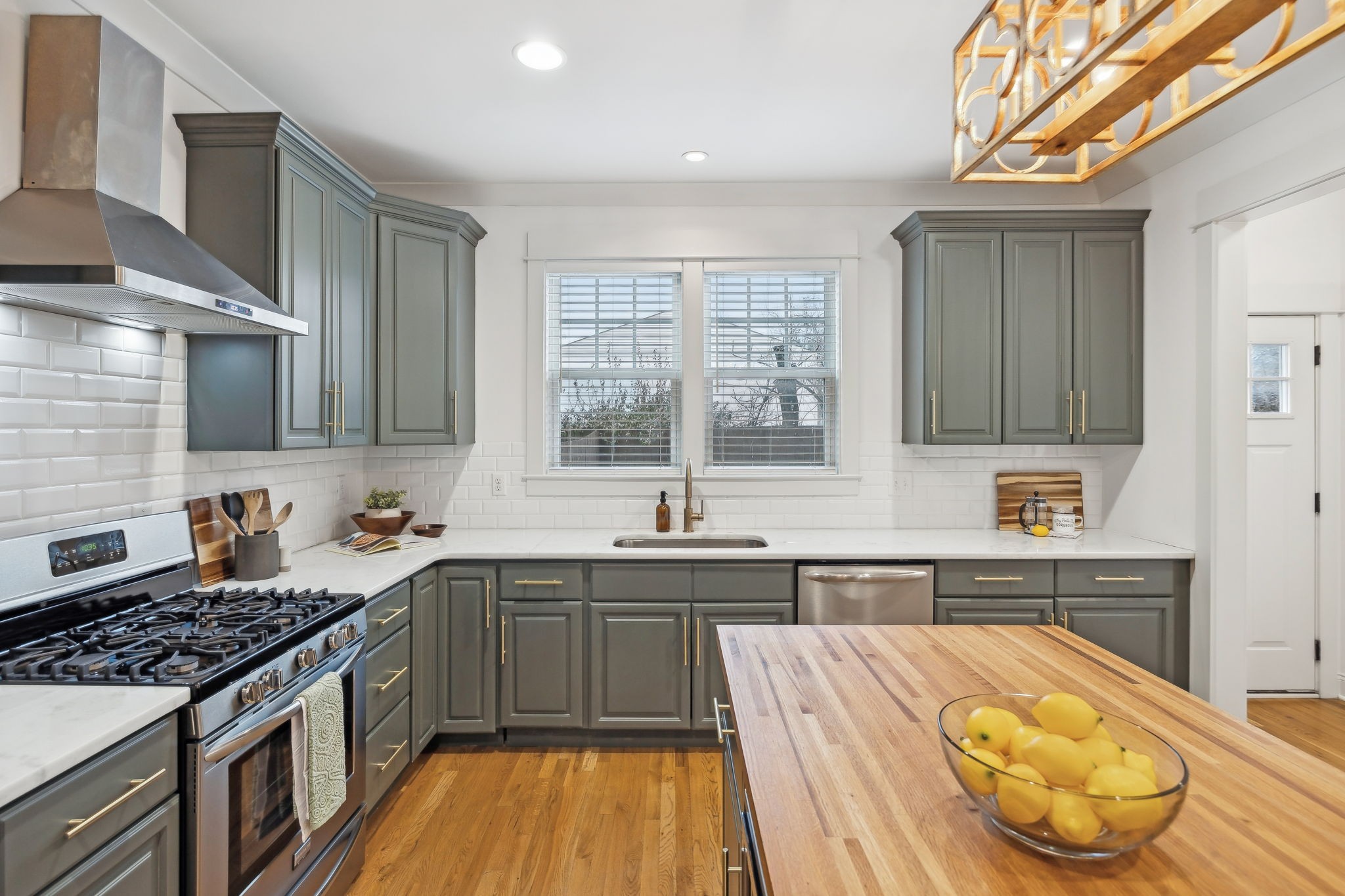 Nashville, Tennessee 37210, United States, 3 Bedrooms Bedrooms, ,3 BathroomsBathrooms,Residential,Pending,7907