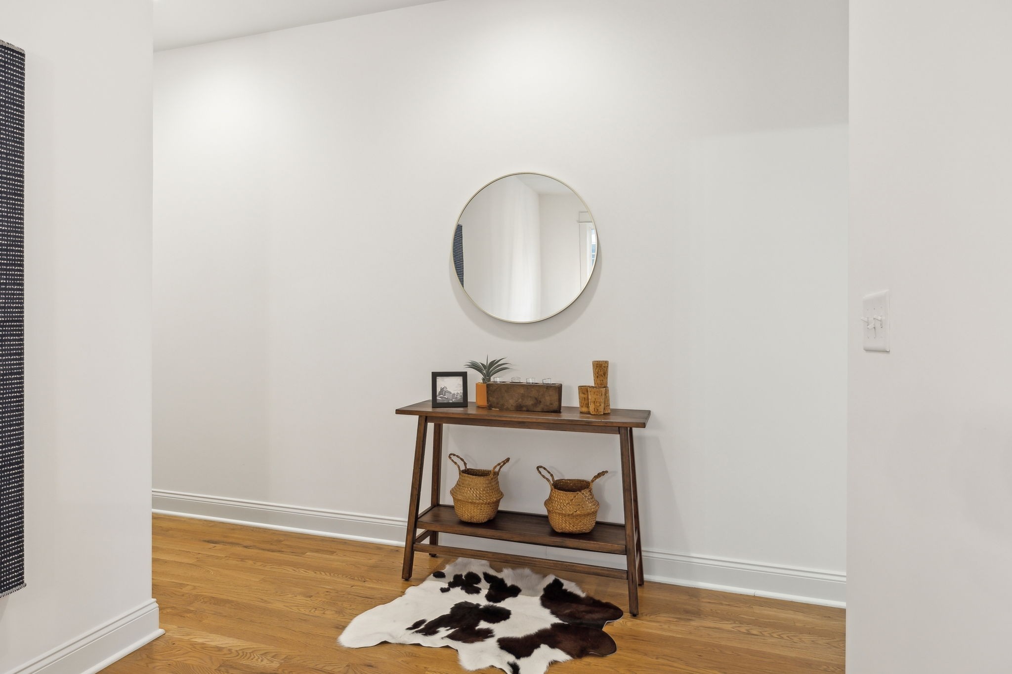 Nashville, Tennessee 37210, United States, 3 Bedrooms Bedrooms, ,3 BathroomsBathrooms,Residential,Pending,7907