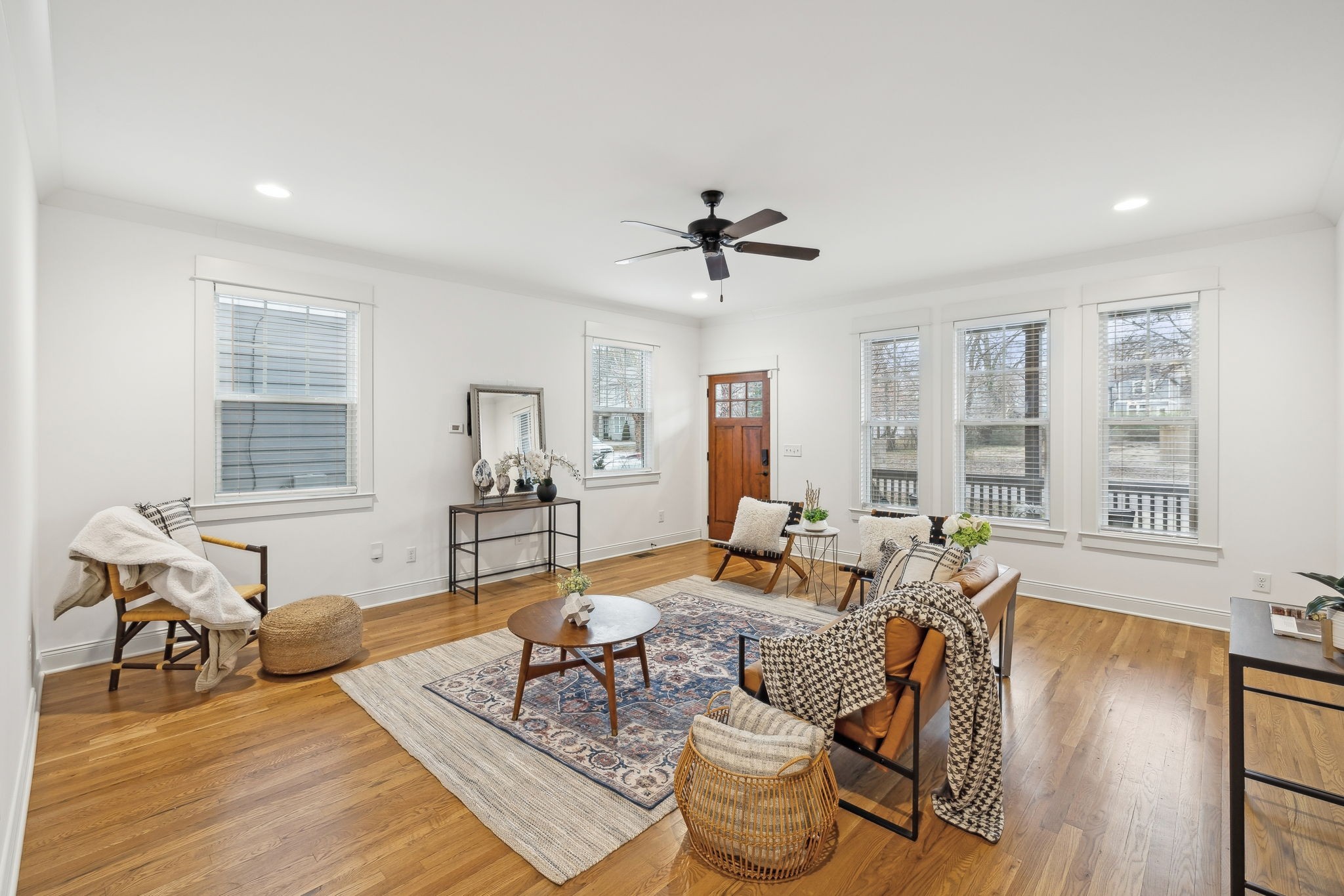 Nashville, Tennessee 37210, United States, 3 Bedrooms Bedrooms, ,3 BathroomsBathrooms,Residential,Pending,7907