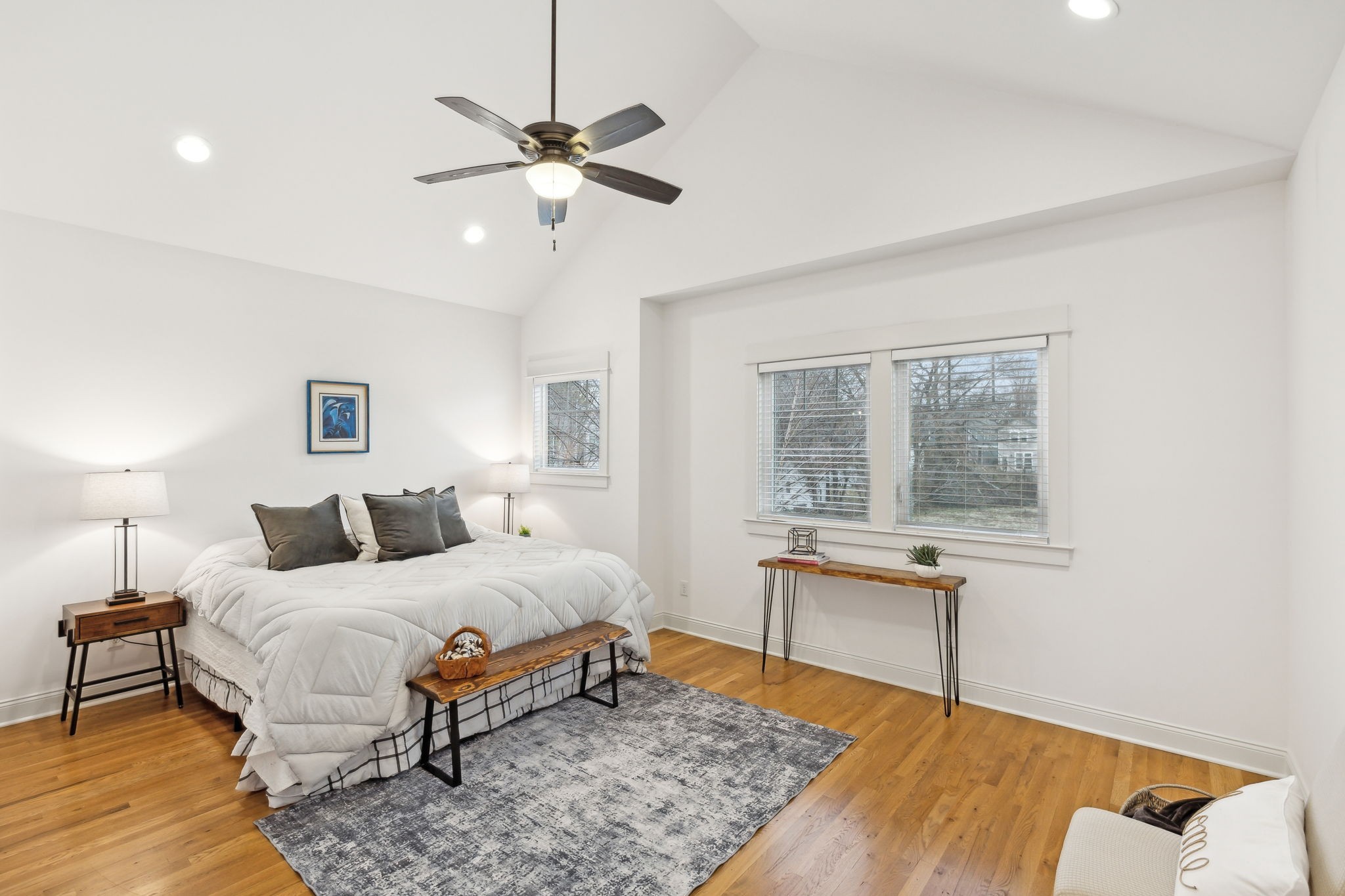 Nashville, Tennessee 37210, United States, 3 Bedrooms Bedrooms, ,3 BathroomsBathrooms,Residential,Pending,7907