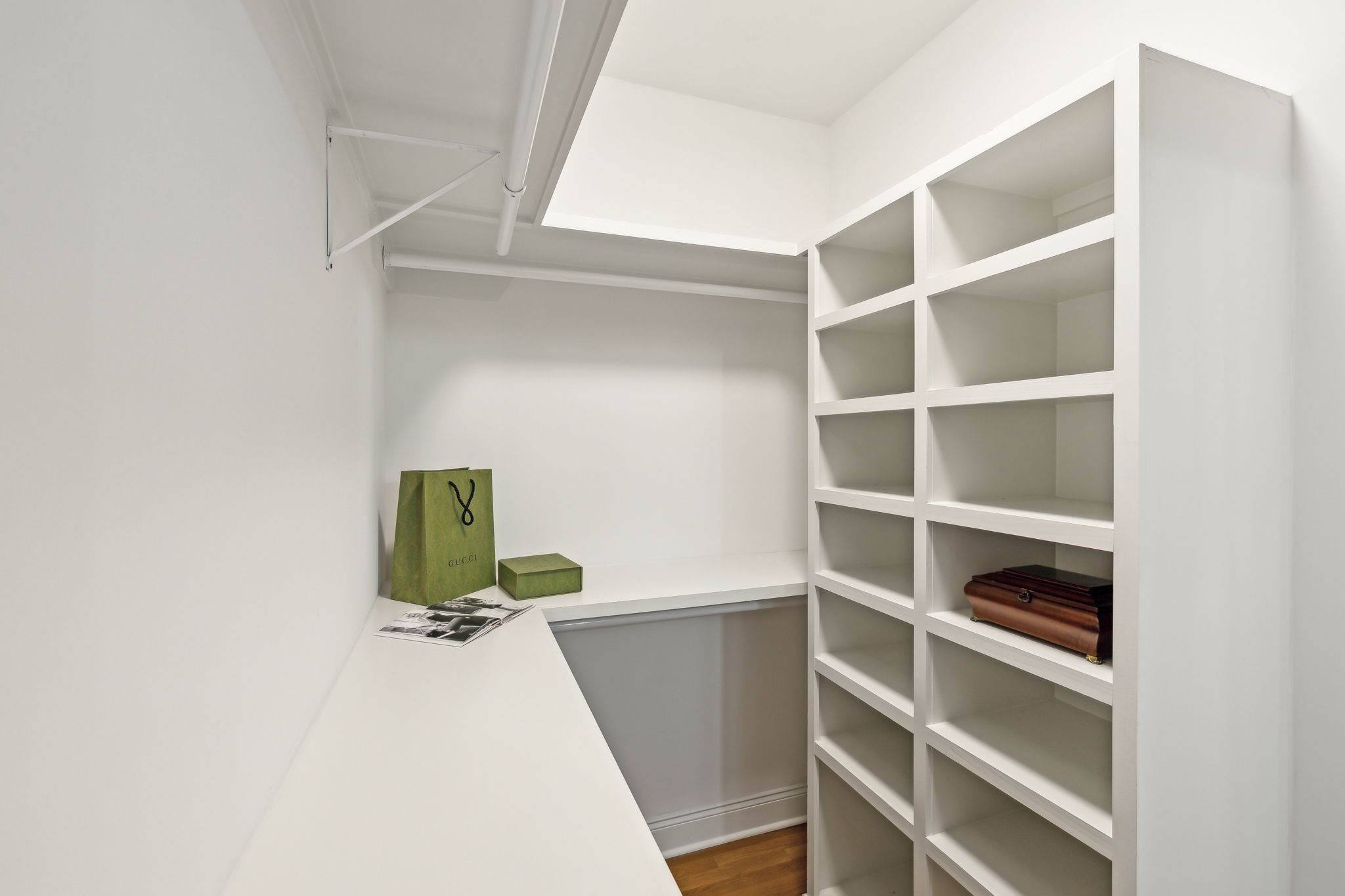 Nashville, Tennessee 37210, United States, 3 Bedrooms Bedrooms, ,3 BathroomsBathrooms,Residential,Pending,7907