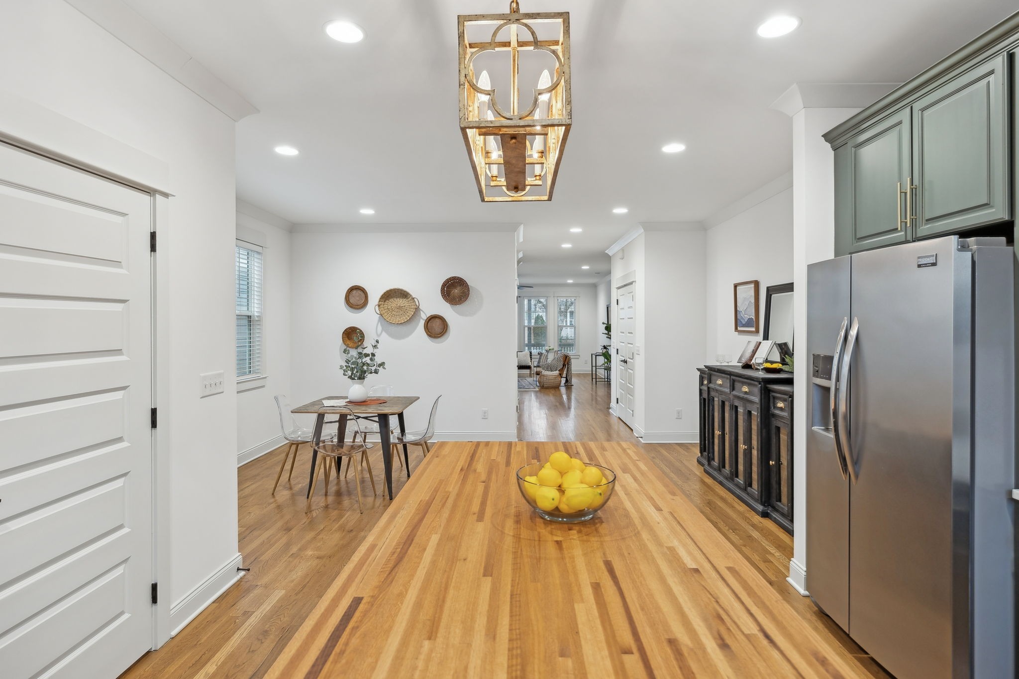 Nashville, Tennessee 37210, United States, 3 Bedrooms Bedrooms, ,3 BathroomsBathrooms,Residential,Pending,7907