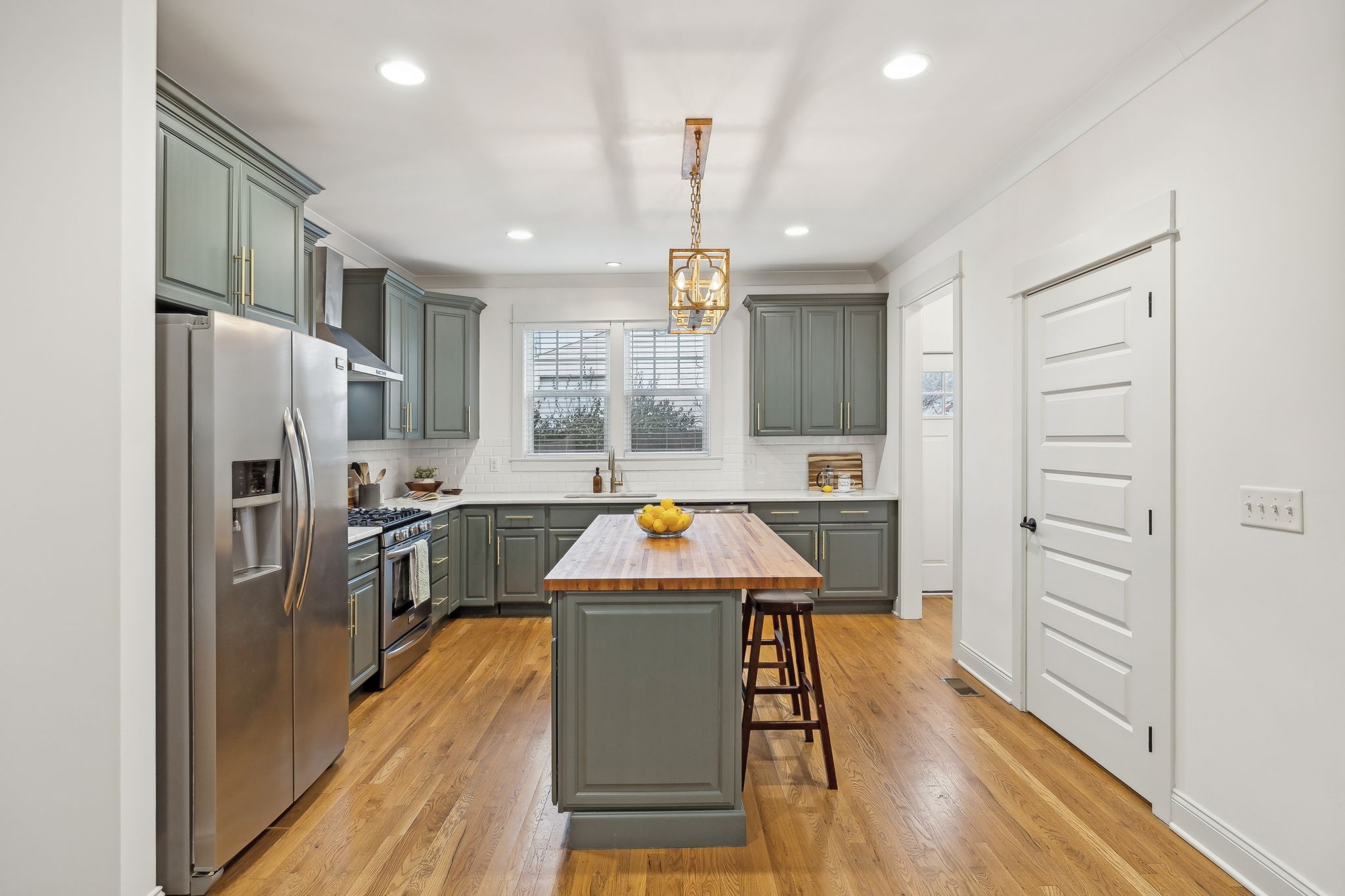 Nashville, Tennessee 37210, United States, 3 Bedrooms Bedrooms, ,3 BathroomsBathrooms,Residential,Pending,7907