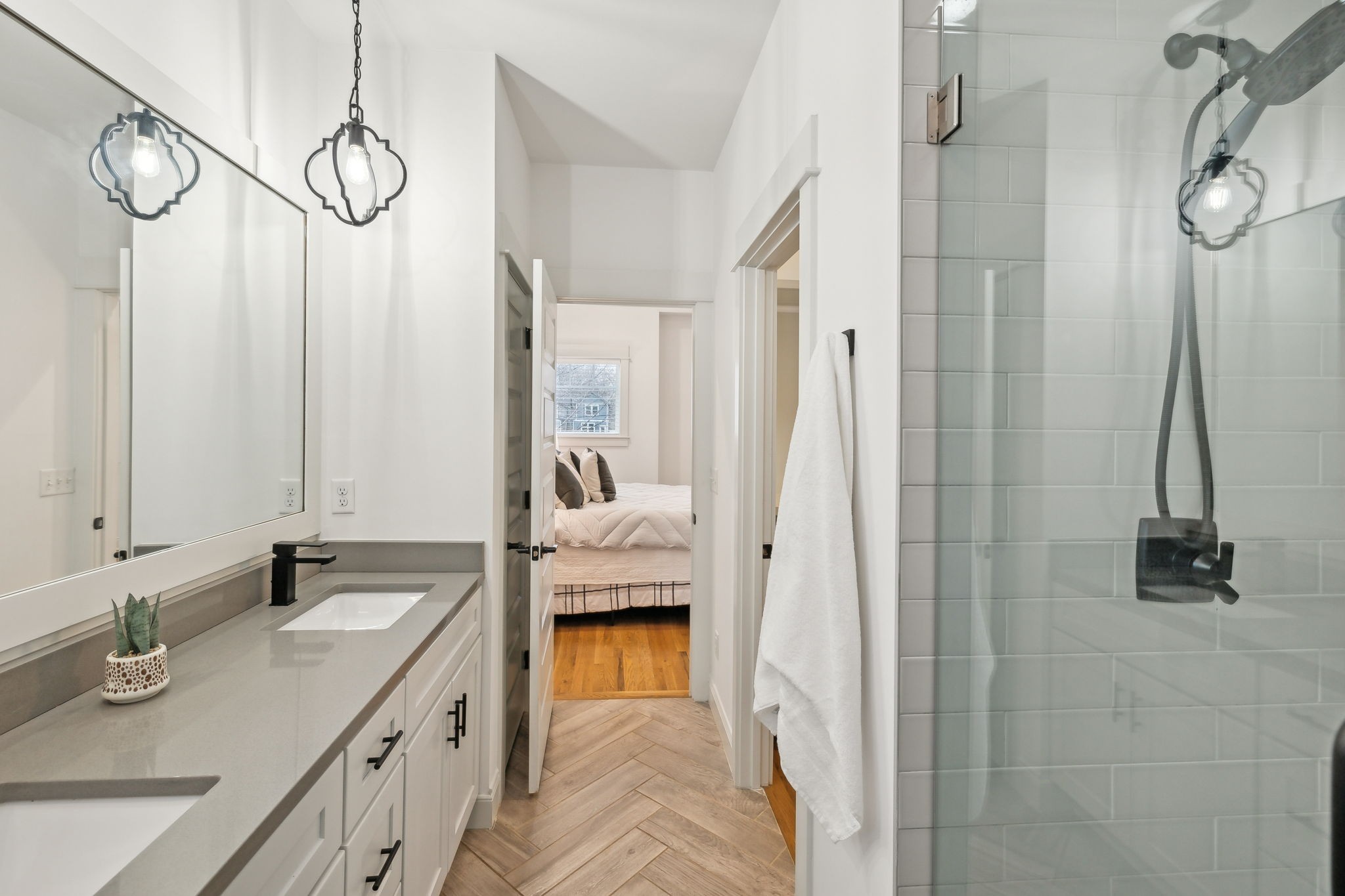 Nashville, Tennessee 37210, United States, 3 Bedrooms Bedrooms, ,3 BathroomsBathrooms,Residential,Pending,7907