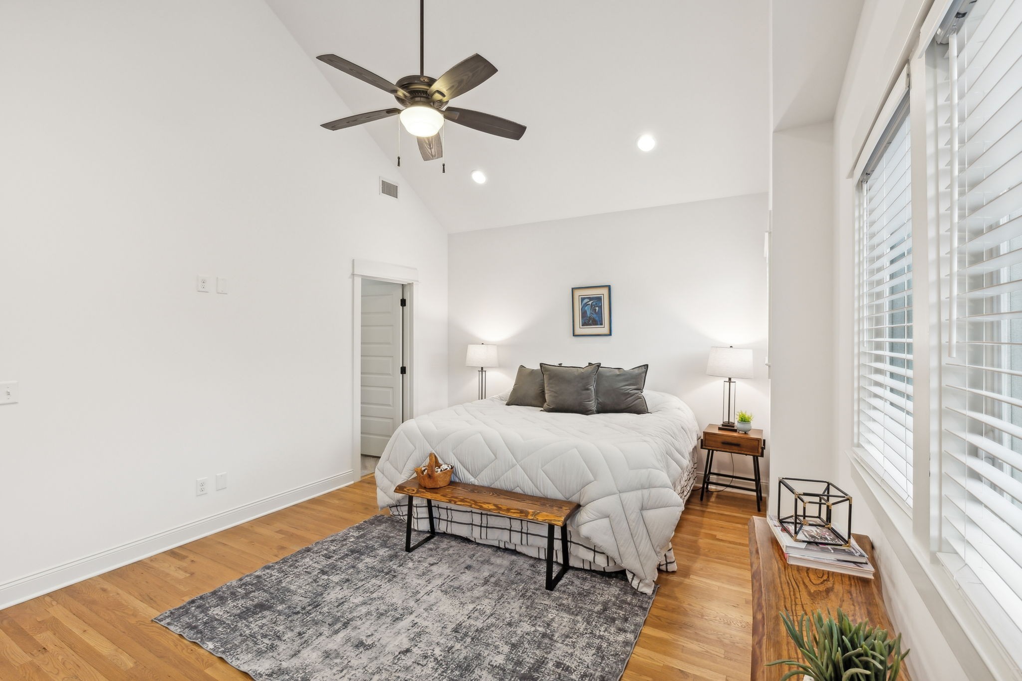 Nashville, Tennessee 37210, United States, 3 Bedrooms Bedrooms, ,3 BathroomsBathrooms,Residential,Pending,7907