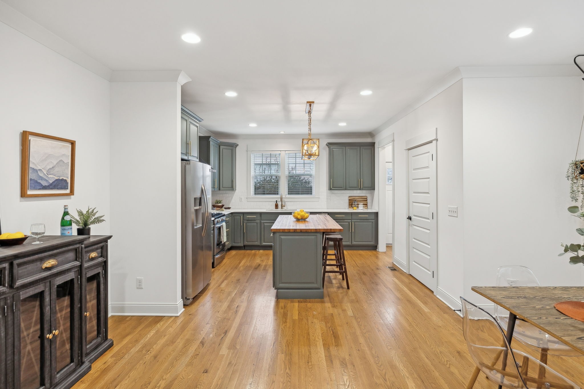 Nashville, Tennessee 37210, United States, 3 Bedrooms Bedrooms, ,3 BathroomsBathrooms,Residential,Pending,7907