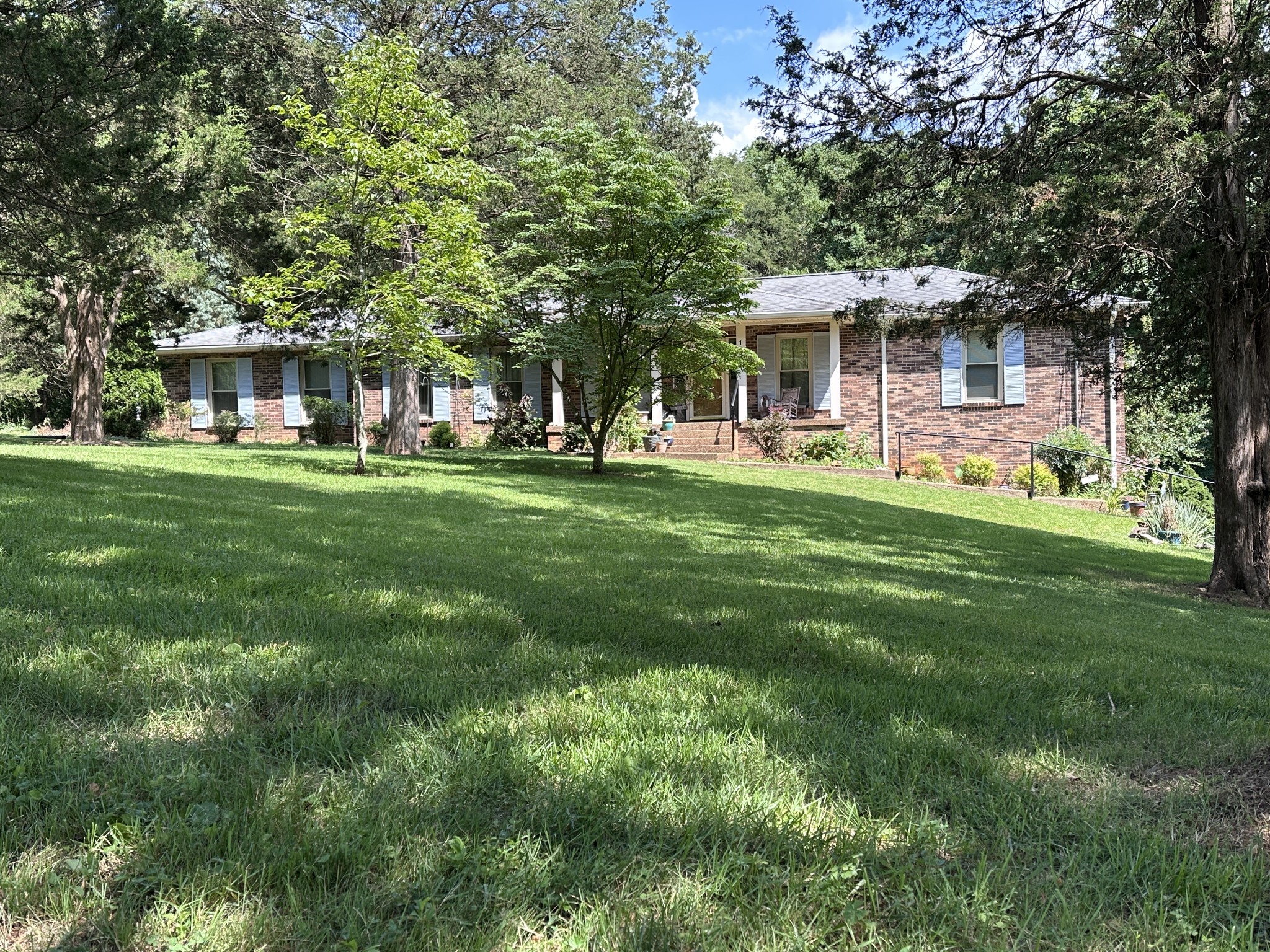 1016 Lakeview Dr
