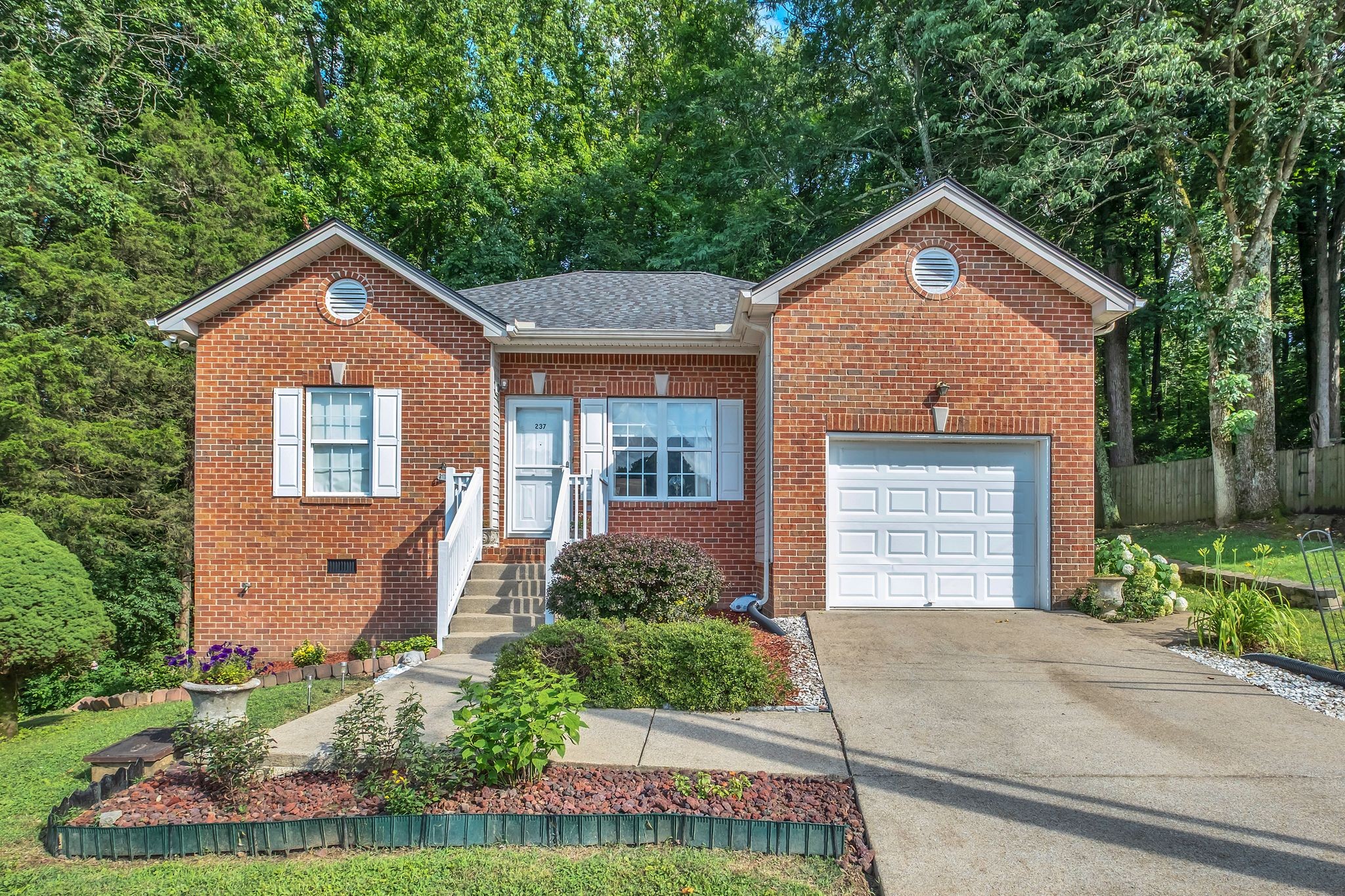 237 Woodmaker Ct