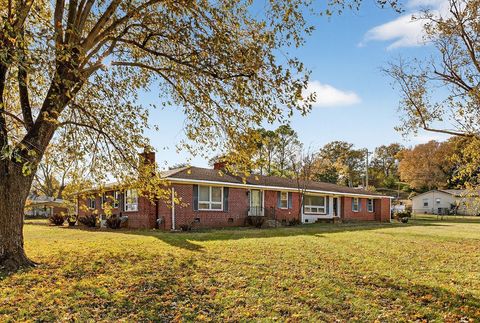 601 Pleasantwood Dr Mount Pleasant TN 38474