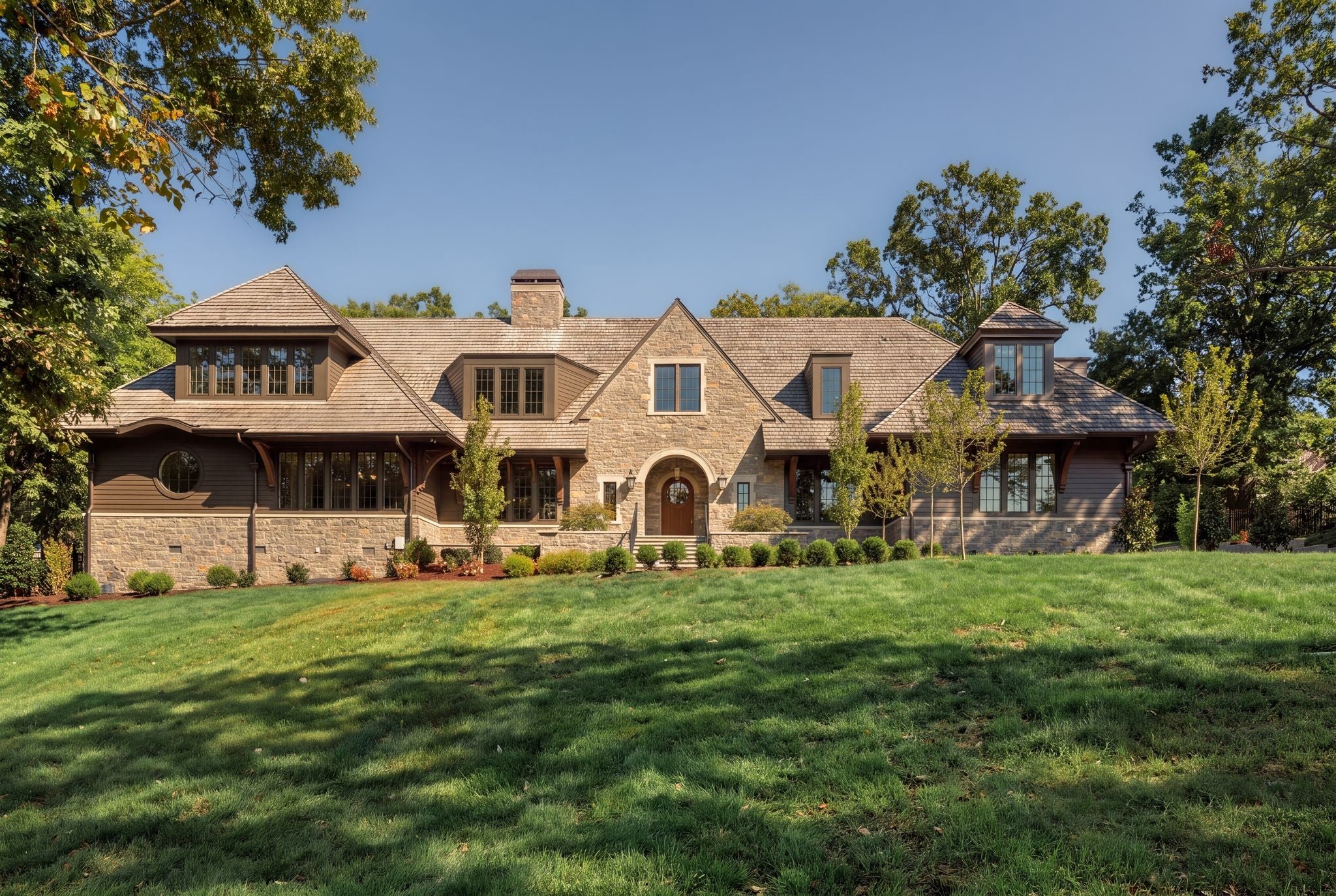 5-bed listing at 606 Westview Ave, Nashville