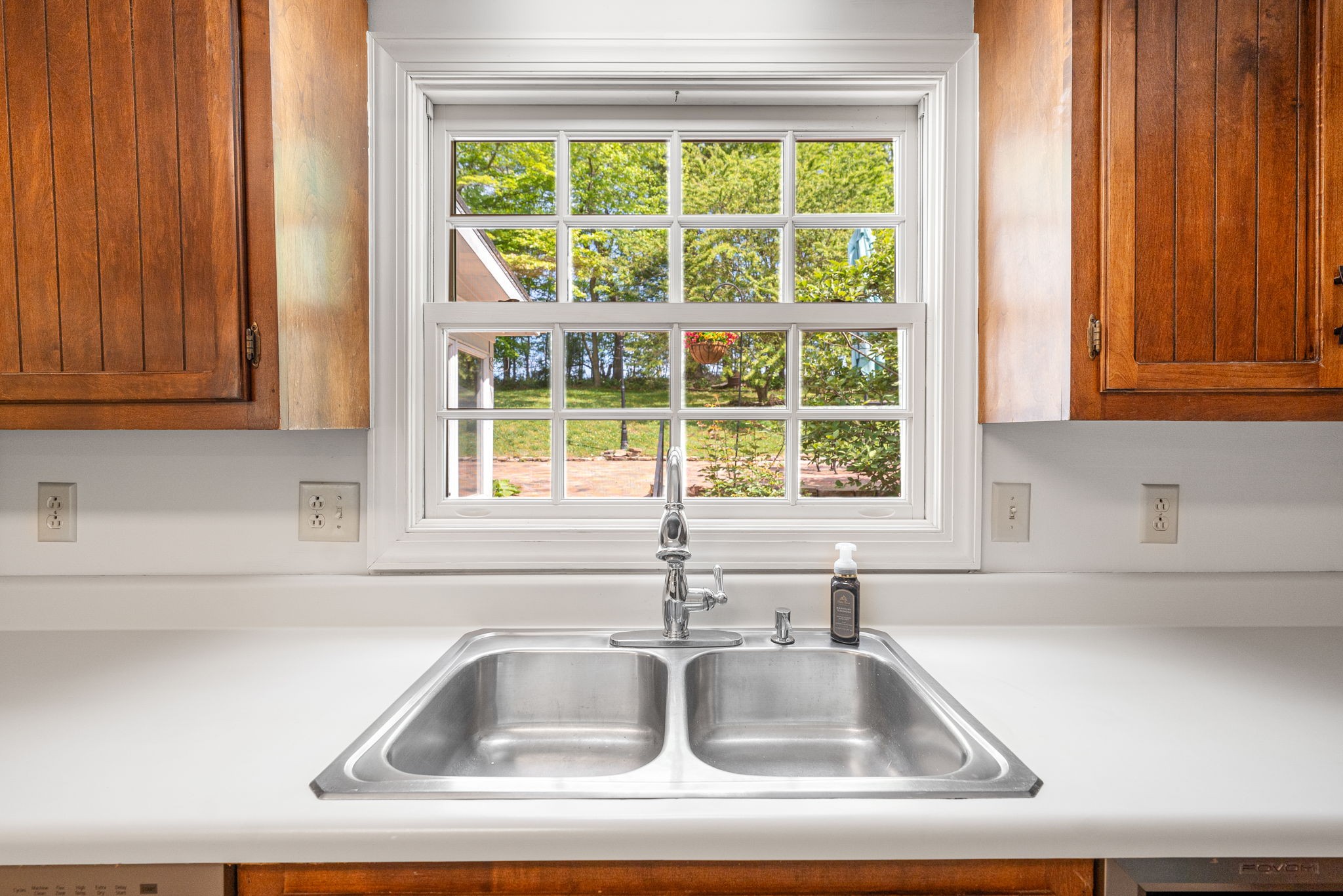 Clarksville, Tennessee 37043, United States, 3 Bedrooms Bedrooms, ,3 BathroomsBathrooms,Residential,Active,216976