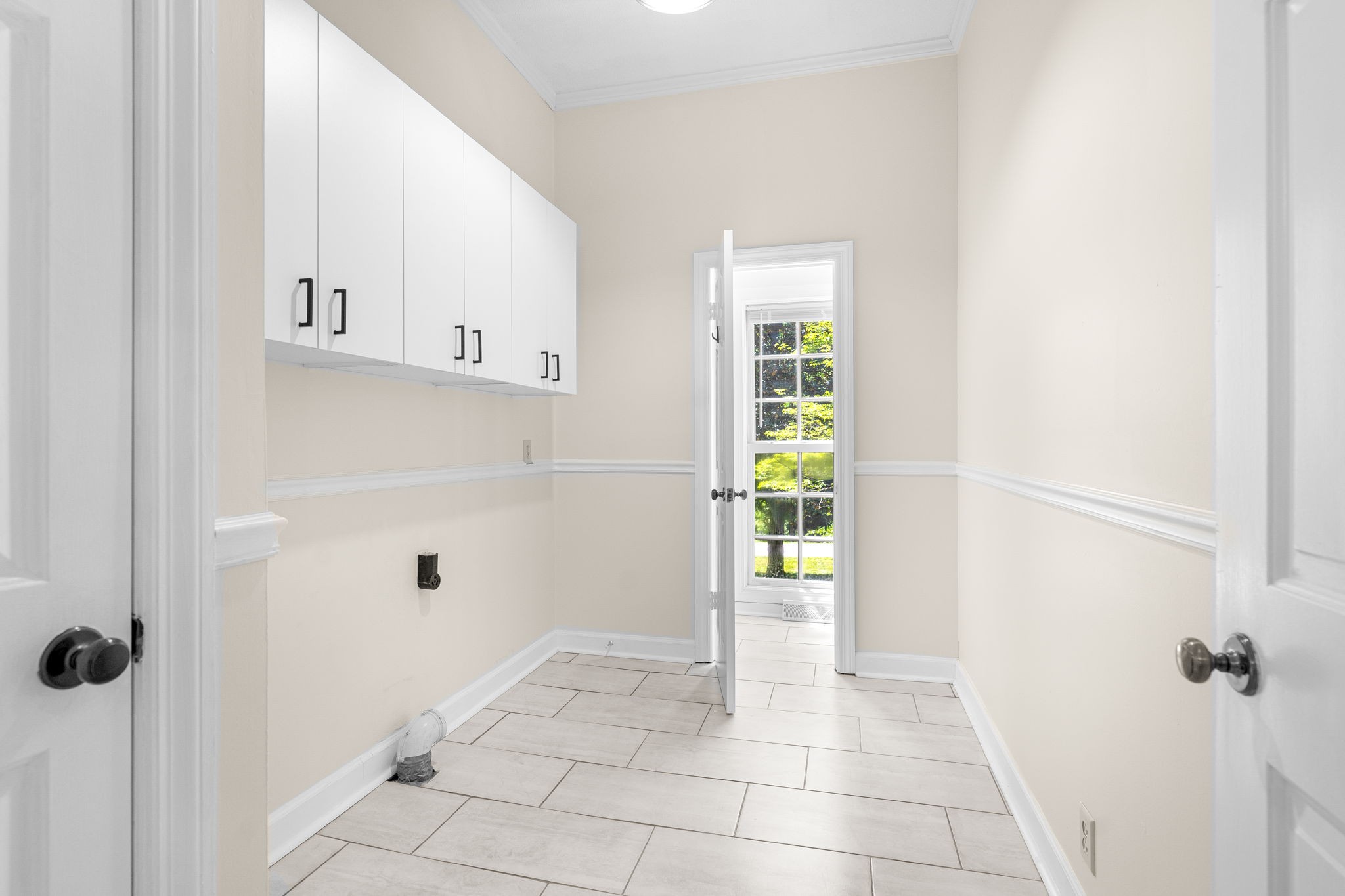 Clarksville, Tennessee 37043, United States, 3 Bedrooms Bedrooms, ,3 BathroomsBathrooms,Residential,Active,216976