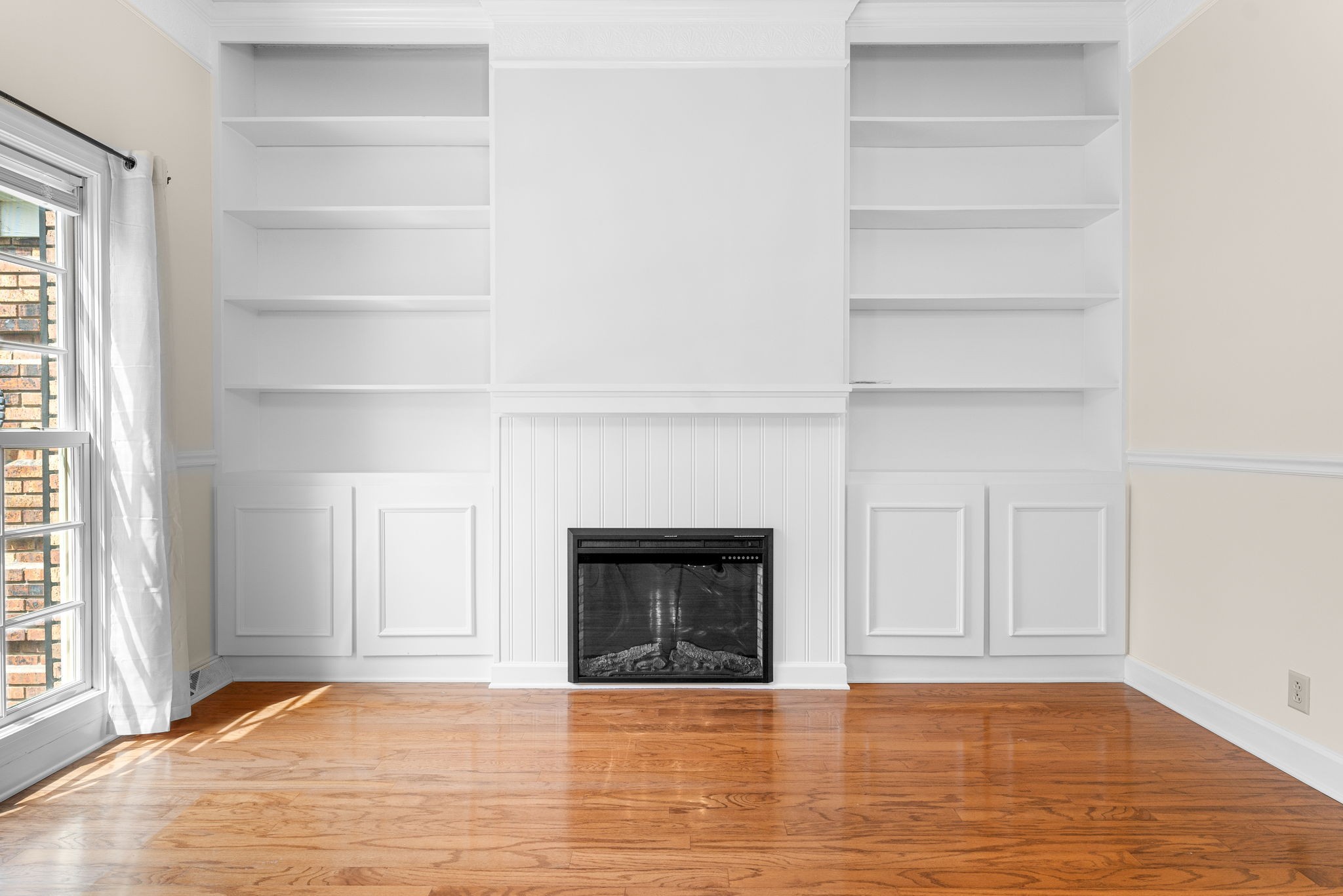 Clarksville, Tennessee 37043, United States, 3 Bedrooms Bedrooms, ,3 BathroomsBathrooms,Residential,Active,216976