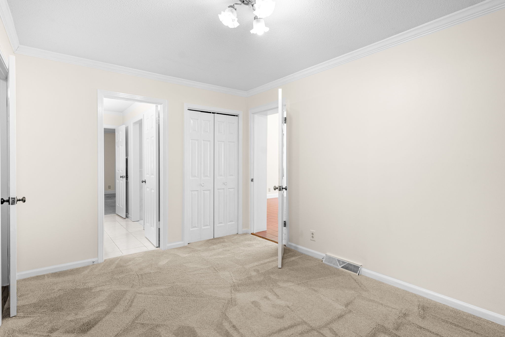 Clarksville, Tennessee 37043, United States, 3 Bedrooms Bedrooms, ,3 BathroomsBathrooms,Residential,Active,216976