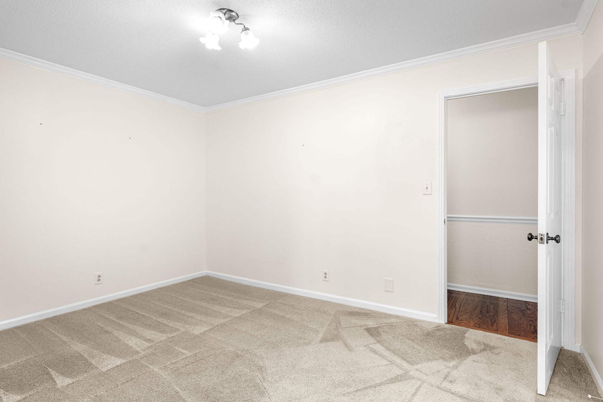 Clarksville, Tennessee 37043, United States, 3 Bedrooms Bedrooms, ,3 BathroomsBathrooms,Residential,Active,216976