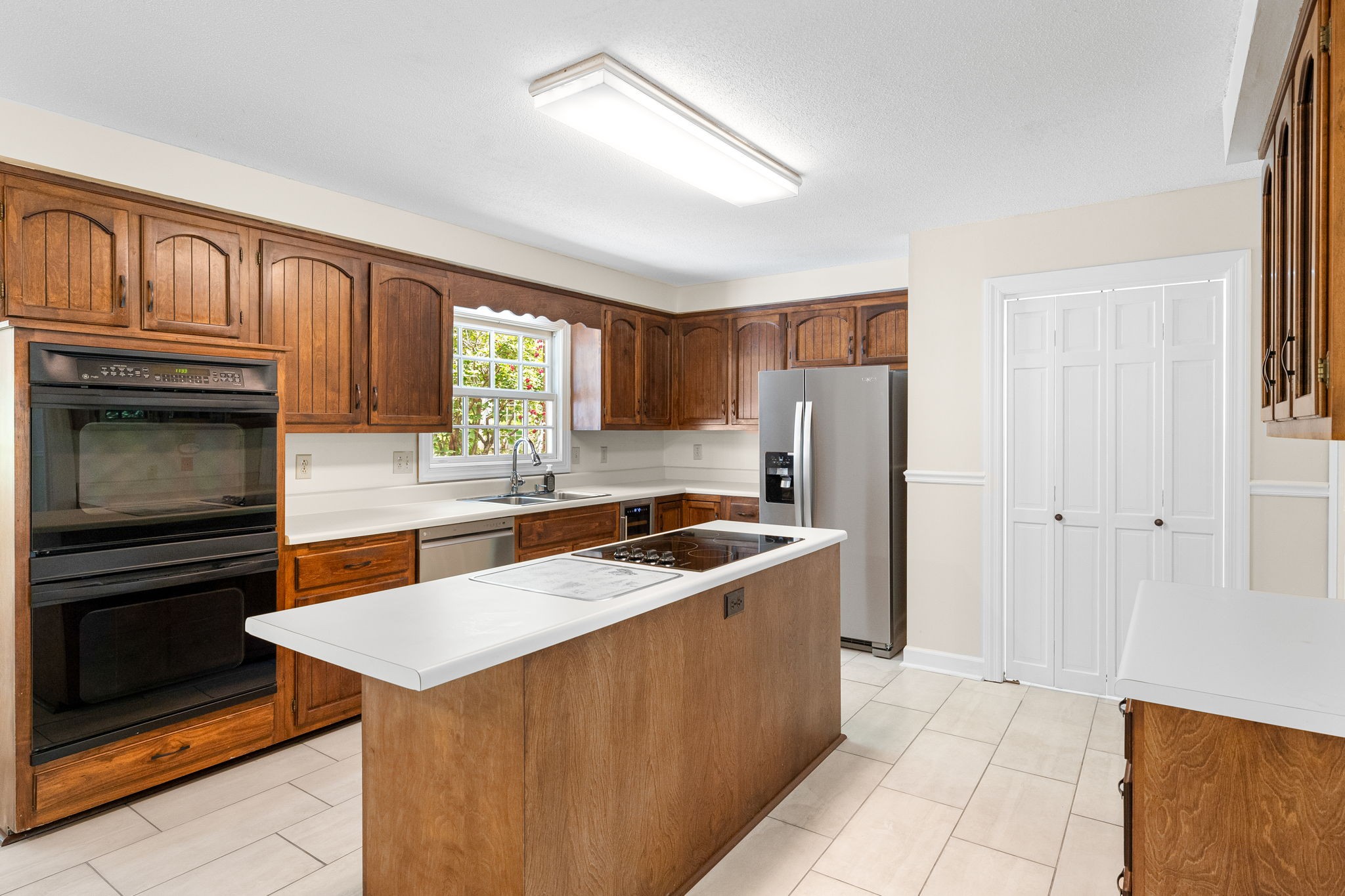 Clarksville, Tennessee 37043, United States, 3 Bedrooms Bedrooms, ,3 BathroomsBathrooms,Residential,Active,216976