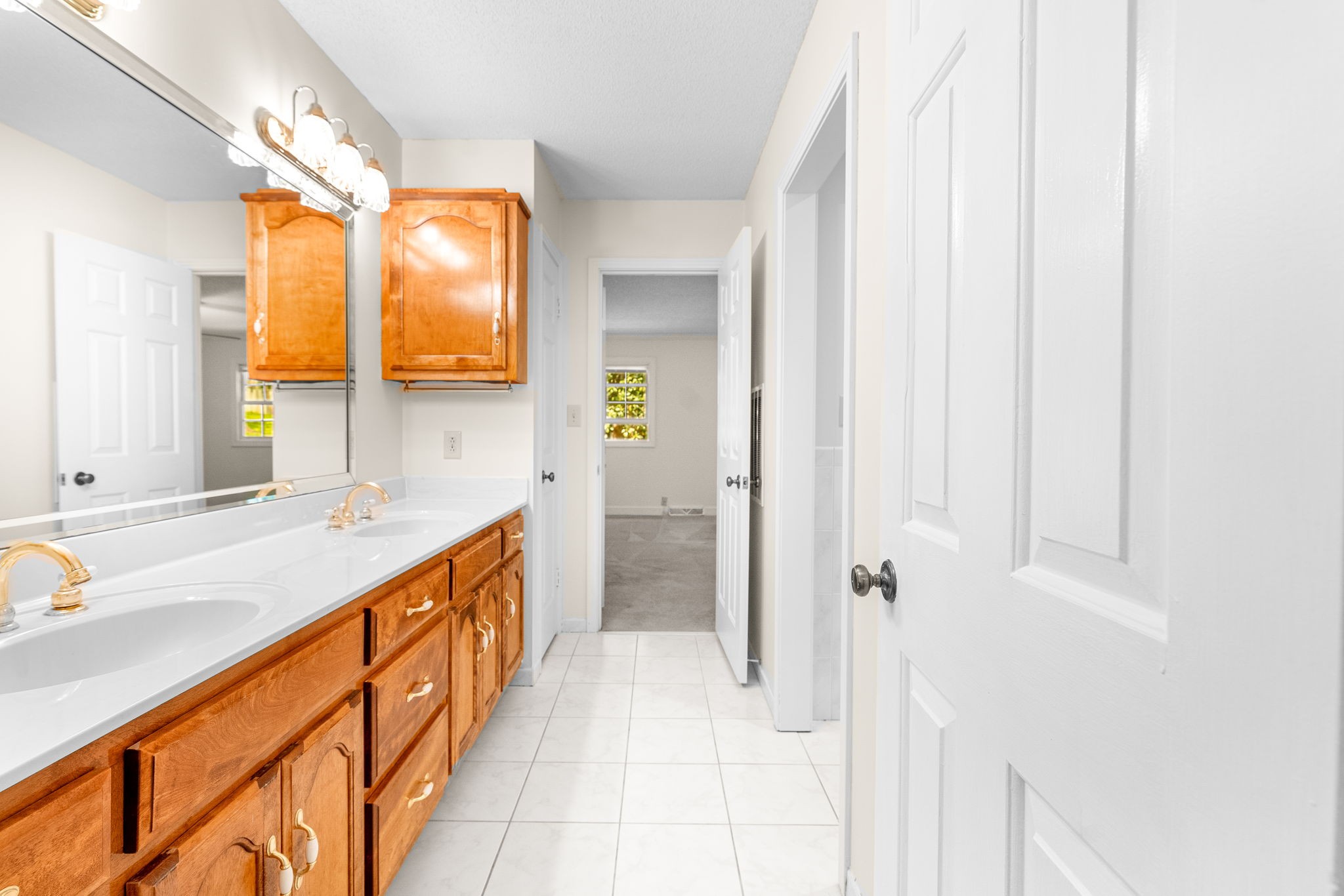 Clarksville, Tennessee 37043, United States, 3 Bedrooms Bedrooms, ,3 BathroomsBathrooms,Residential,Active,216976