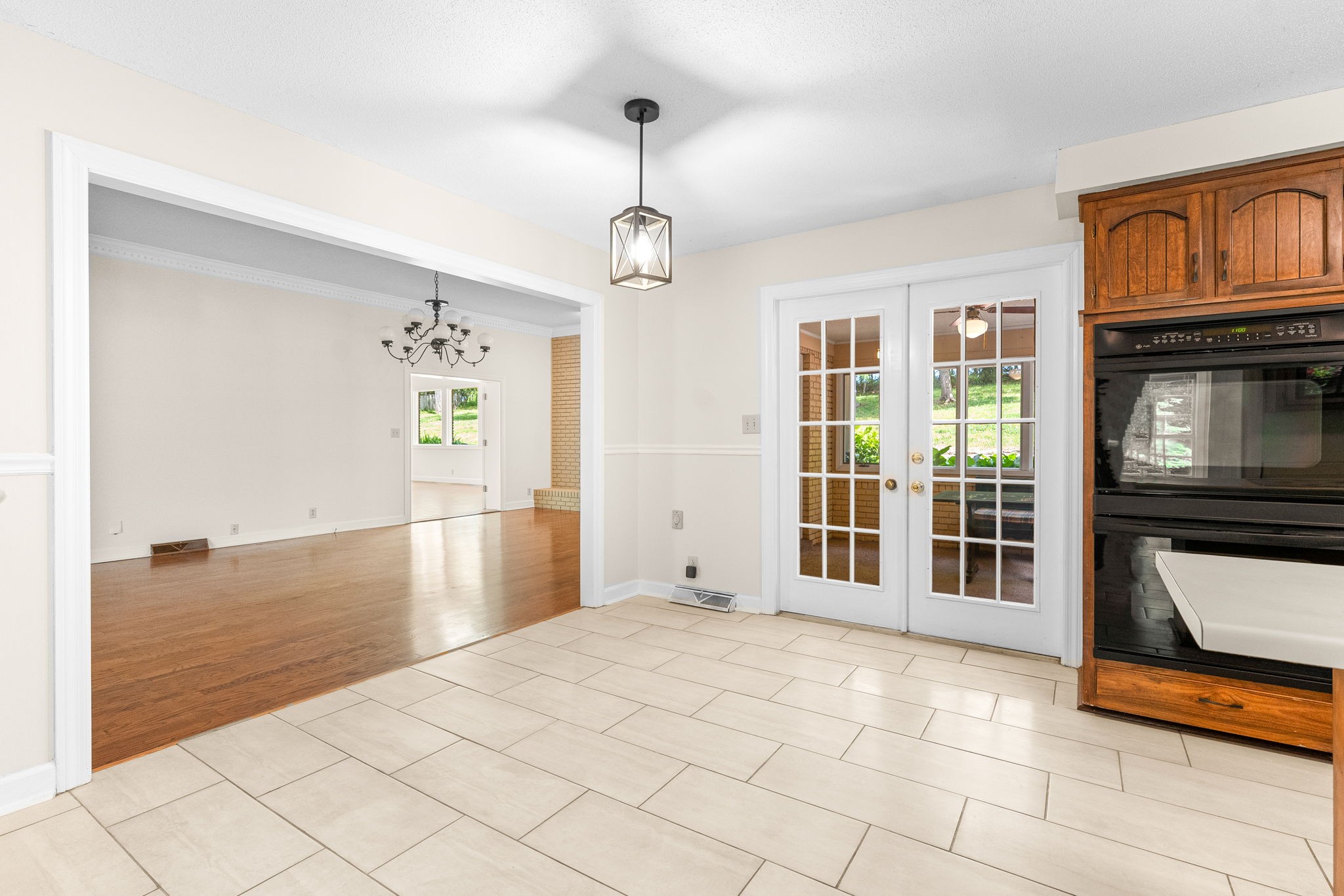 Clarksville, Tennessee 37043, United States, 3 Bedrooms Bedrooms, ,3 BathroomsBathrooms,Residential,Active,216976