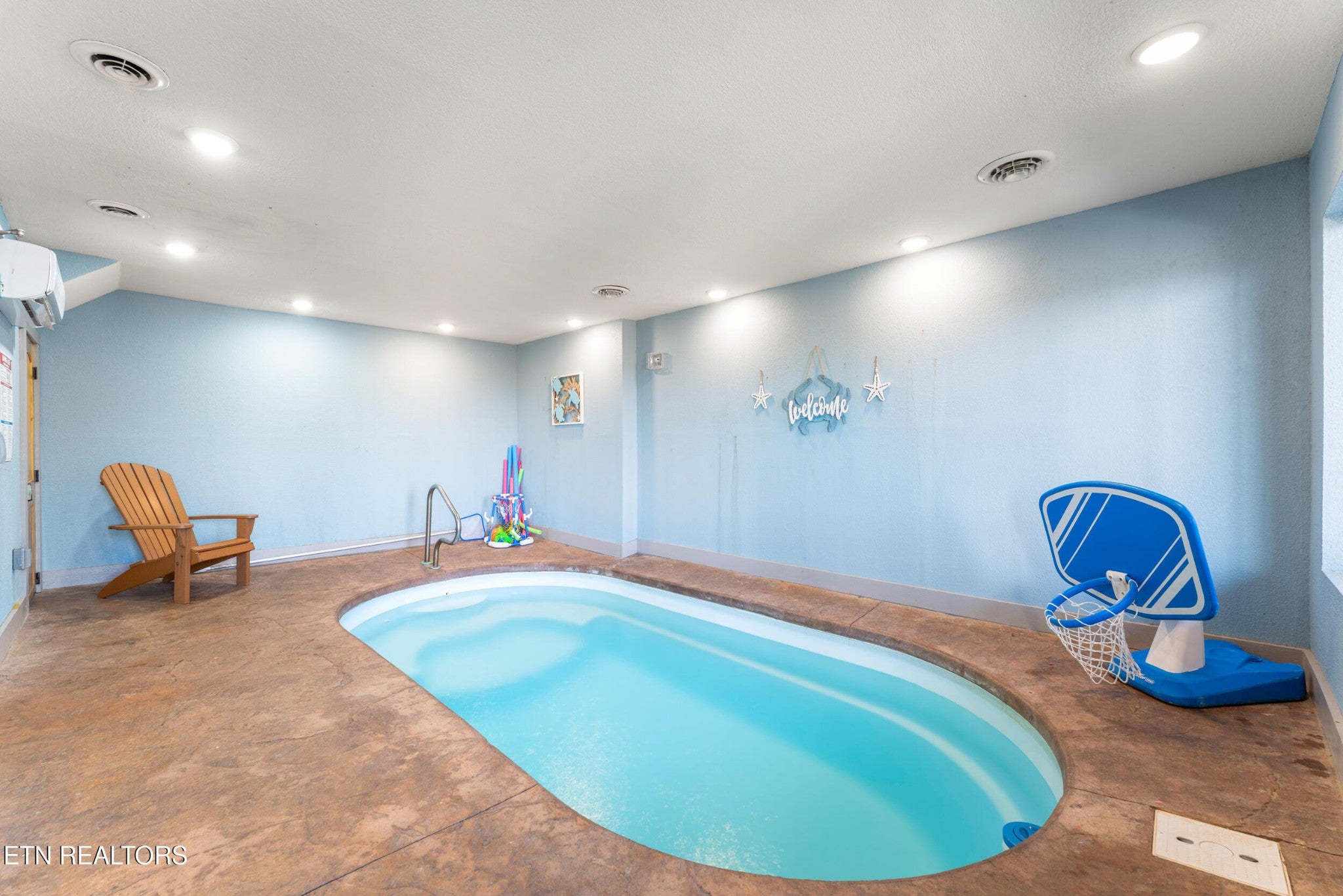 3307 Pine Peak Way