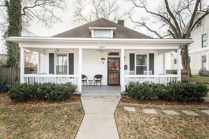 1207 Paris Ave