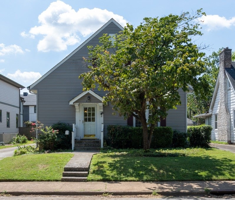2115 Bernard Ave, Nashville TN 37212 4-bed home, photo 2 of 47