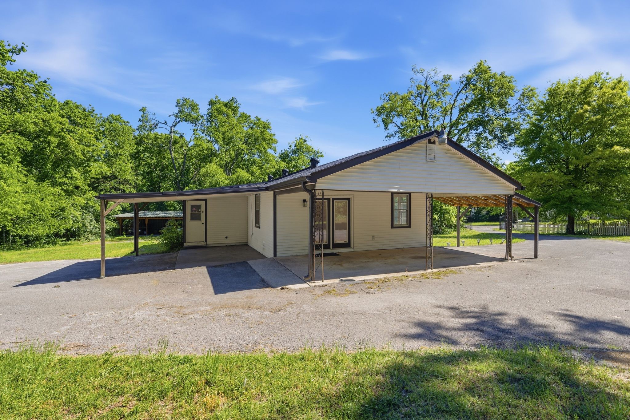 2838 Brunswick Dr