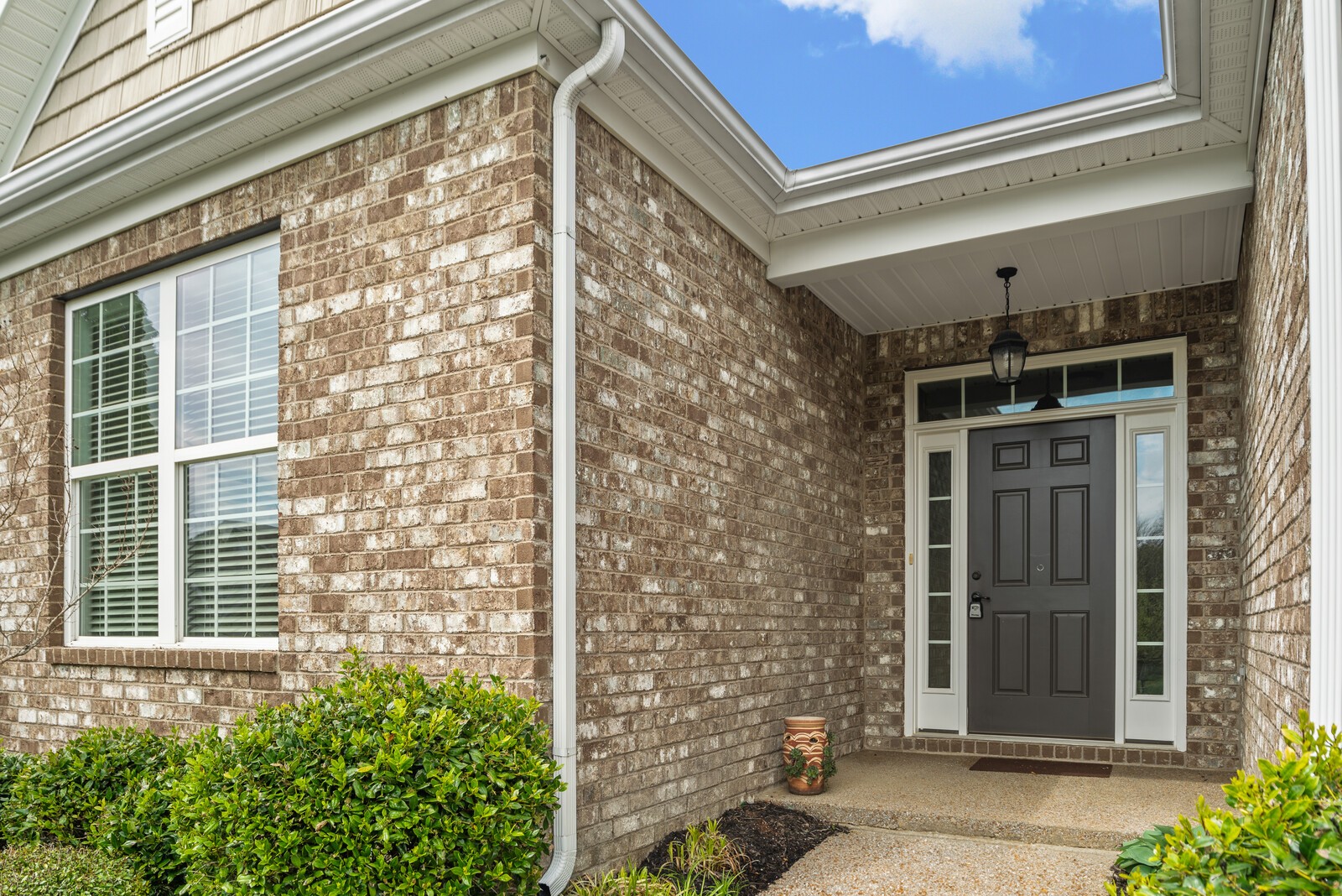 1841 Looking Glass Ln