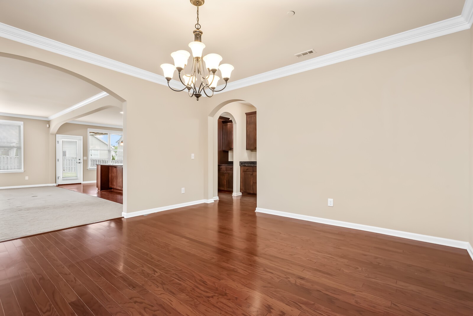 1841 Looking Glass Ln