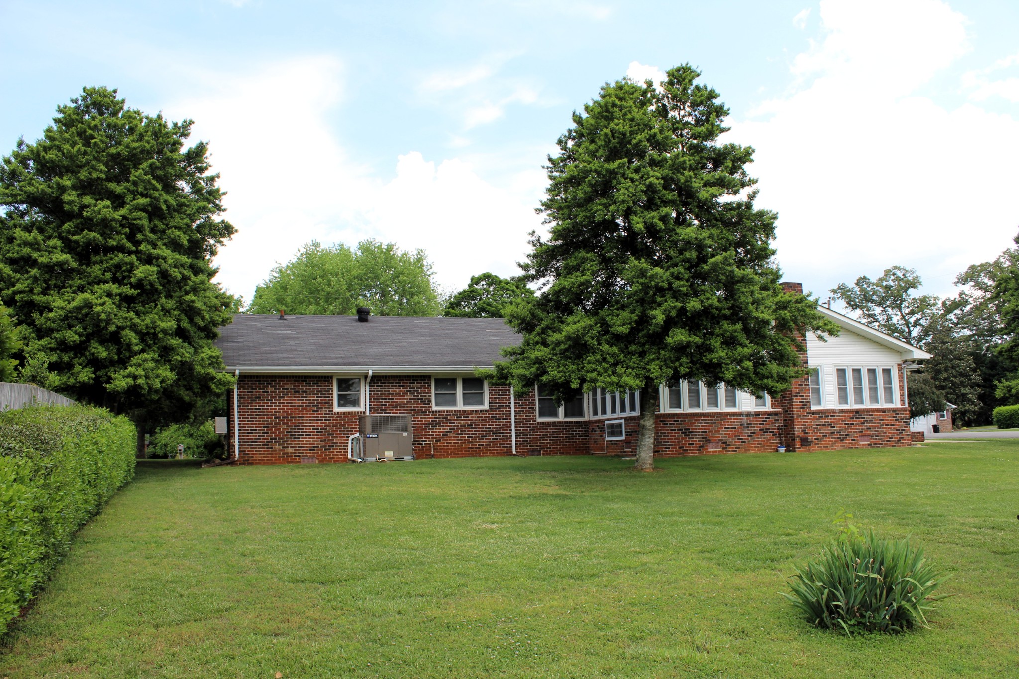 101 Iris St