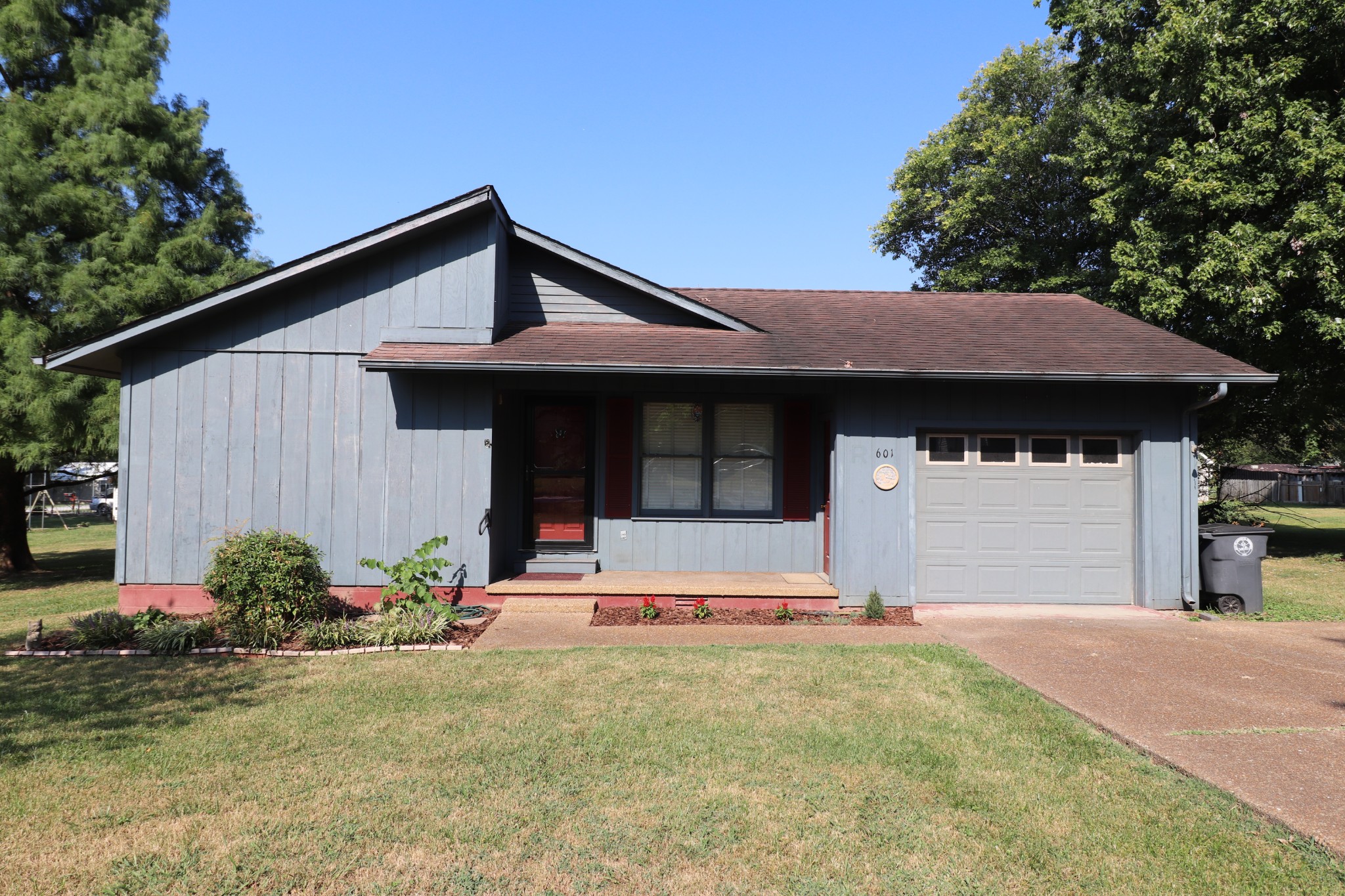 View Lafayette, TN 37083 house